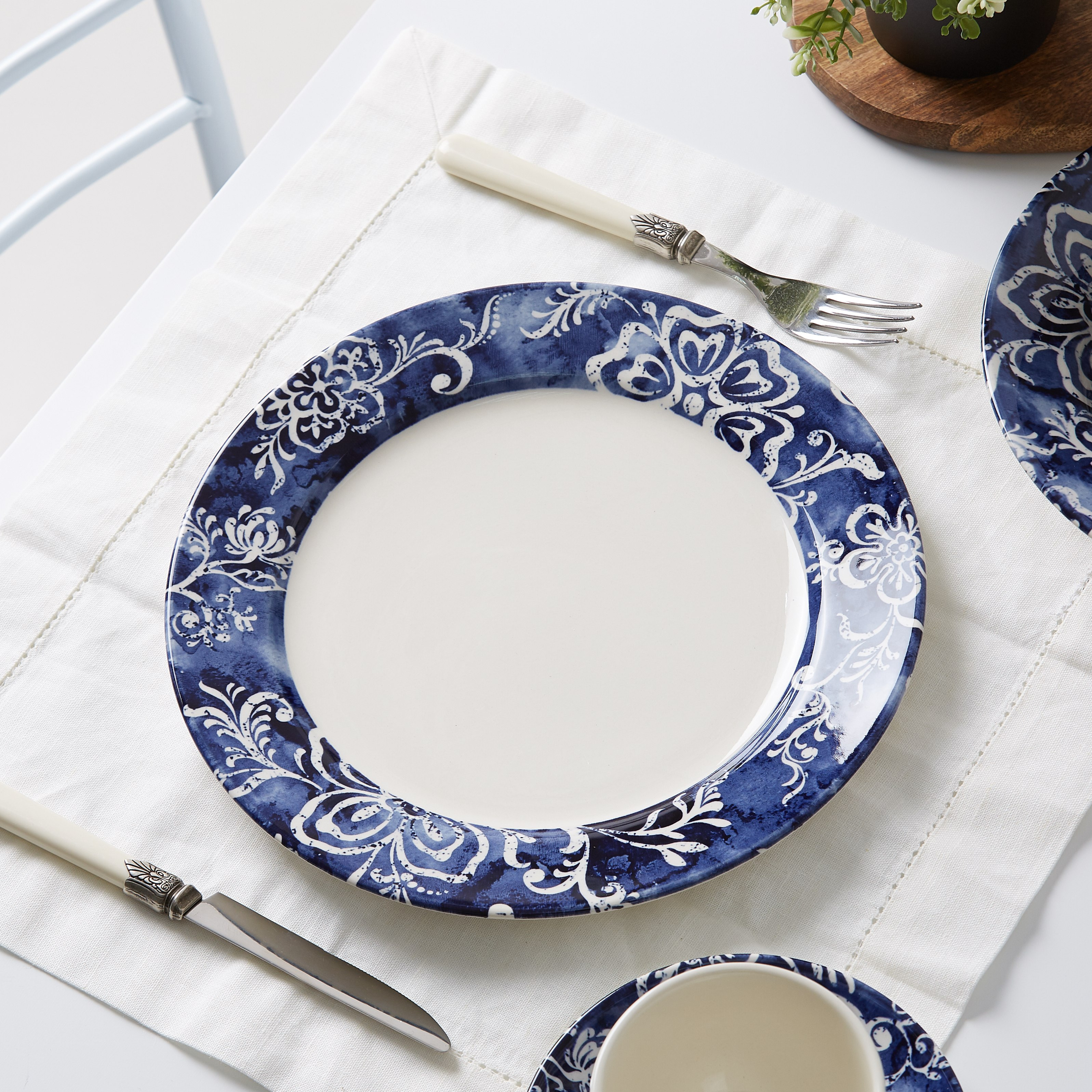صحن عشاء بطبعات من زايرا - 26 سم-hbxdecorandfurnishings-tabletop-crockery-image-1