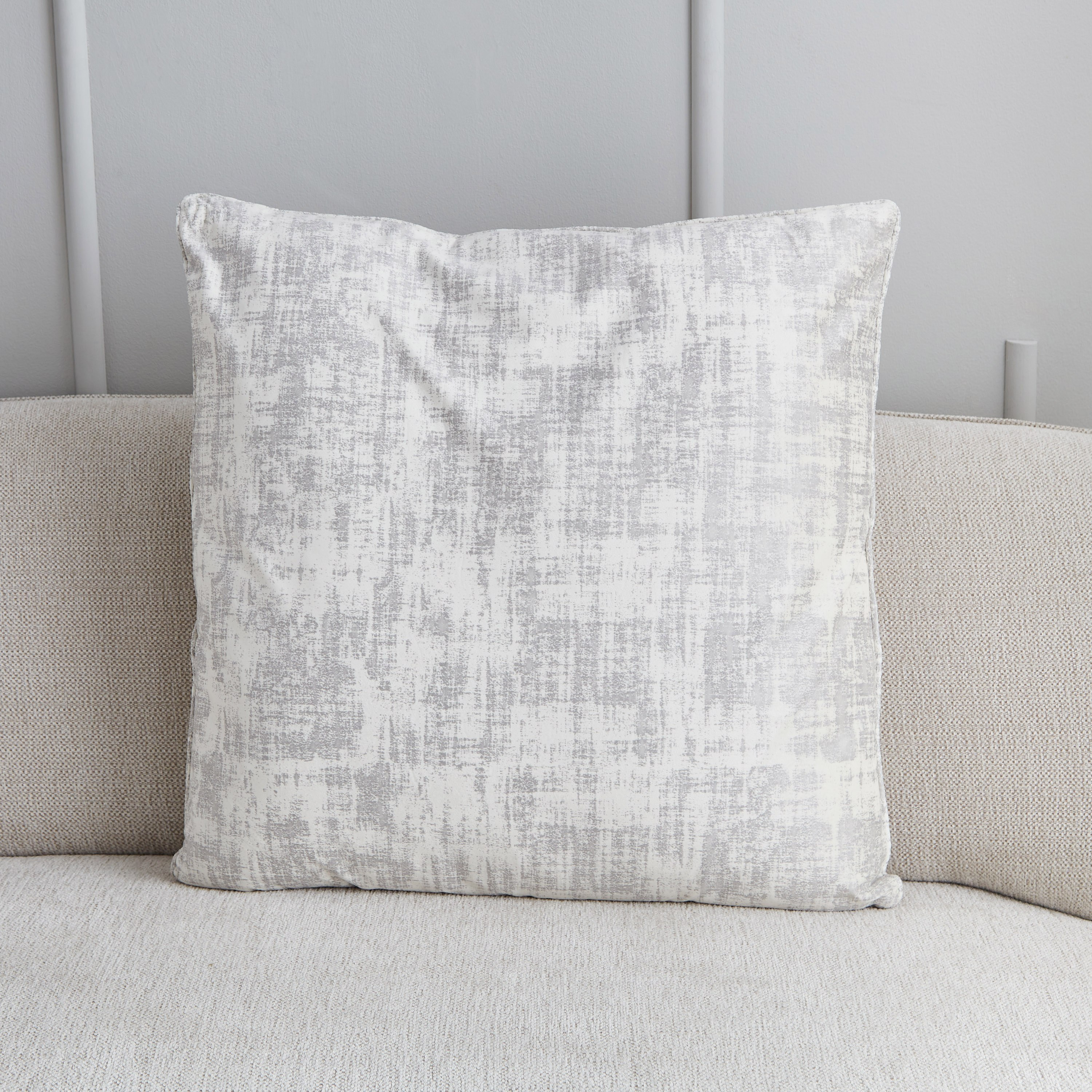 وسادة محشوّة بطبعات دلتا - 65x65 سم-hbxlivingroom-furnishings-cushionsandcovers-filledcushions-image-1