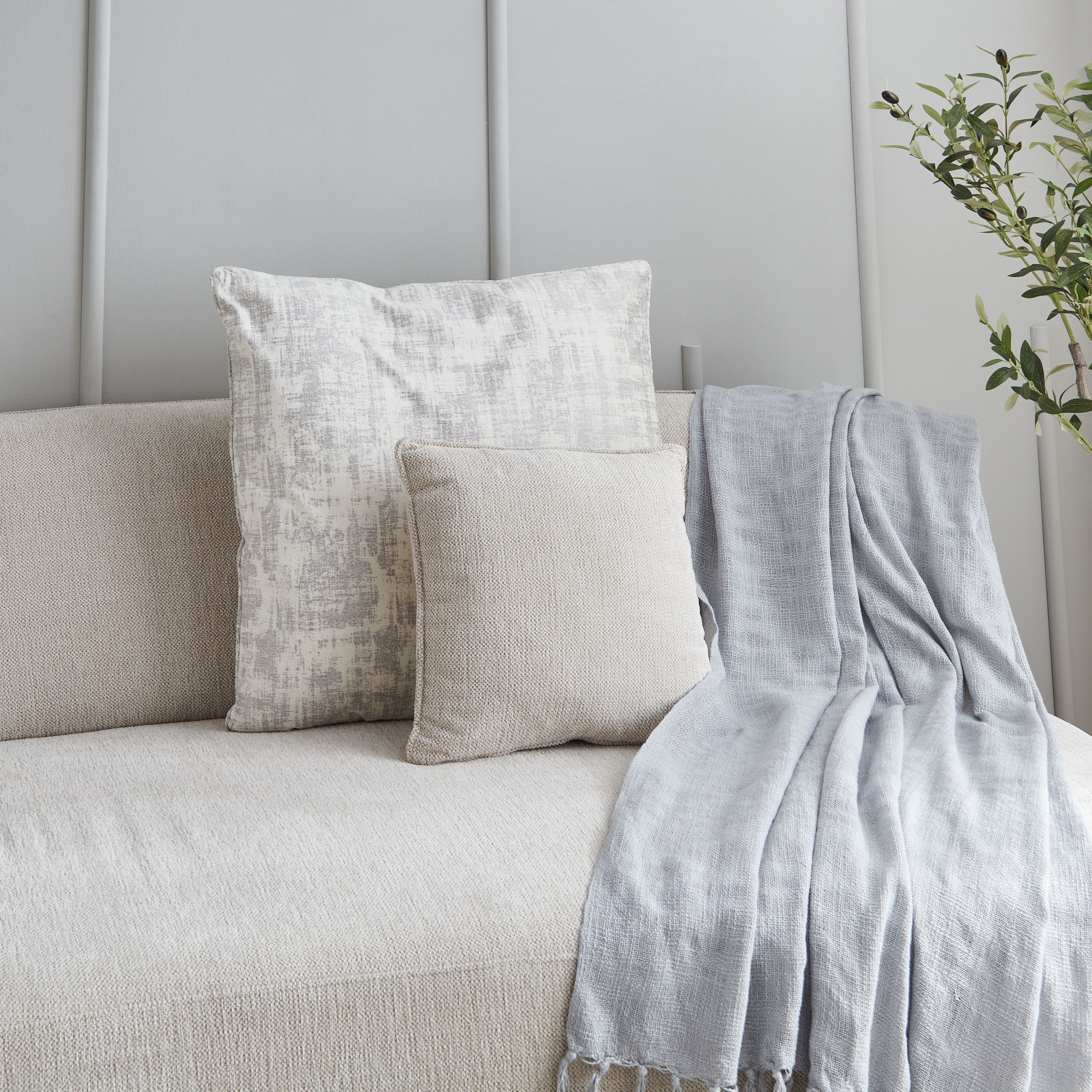 وسادة محشوّة بطبعات دلتا - 65x65 سم-hbxlivingroom-furnishings-cushionsandcovers-filledcushions-image-5