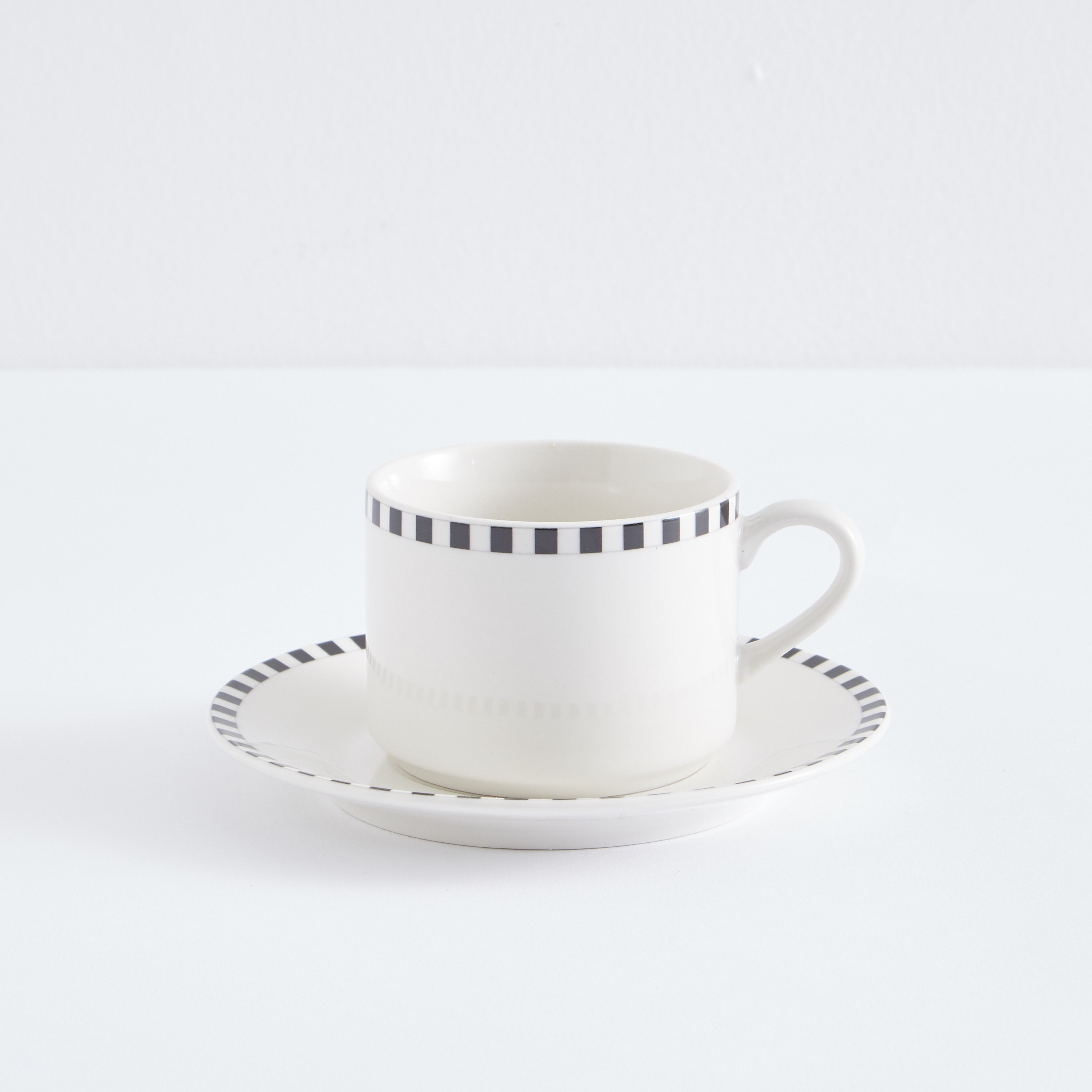 طقم مستلزمات مائدة من 30 قطعة مقلّمة من أوربان-hbxhomeware-hbxkitchen-image-3