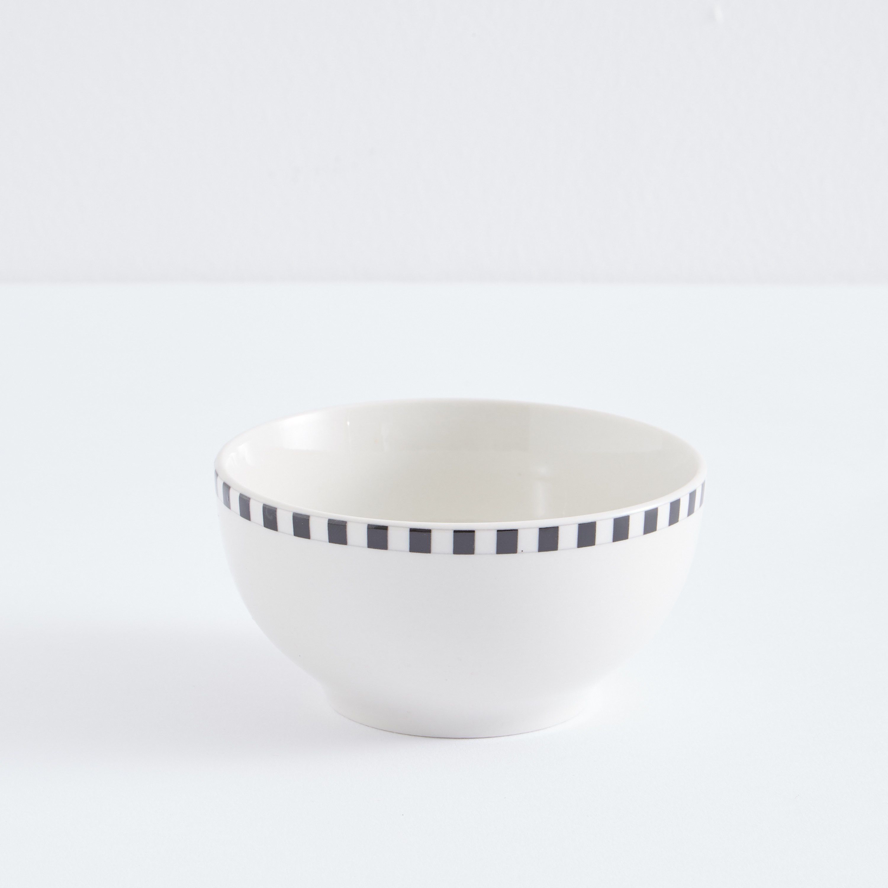 طقم مستلزمات مائدة من 30 قطعة مقلّمة من أوربان-hbxhomeware-hbxkitchen-image-5