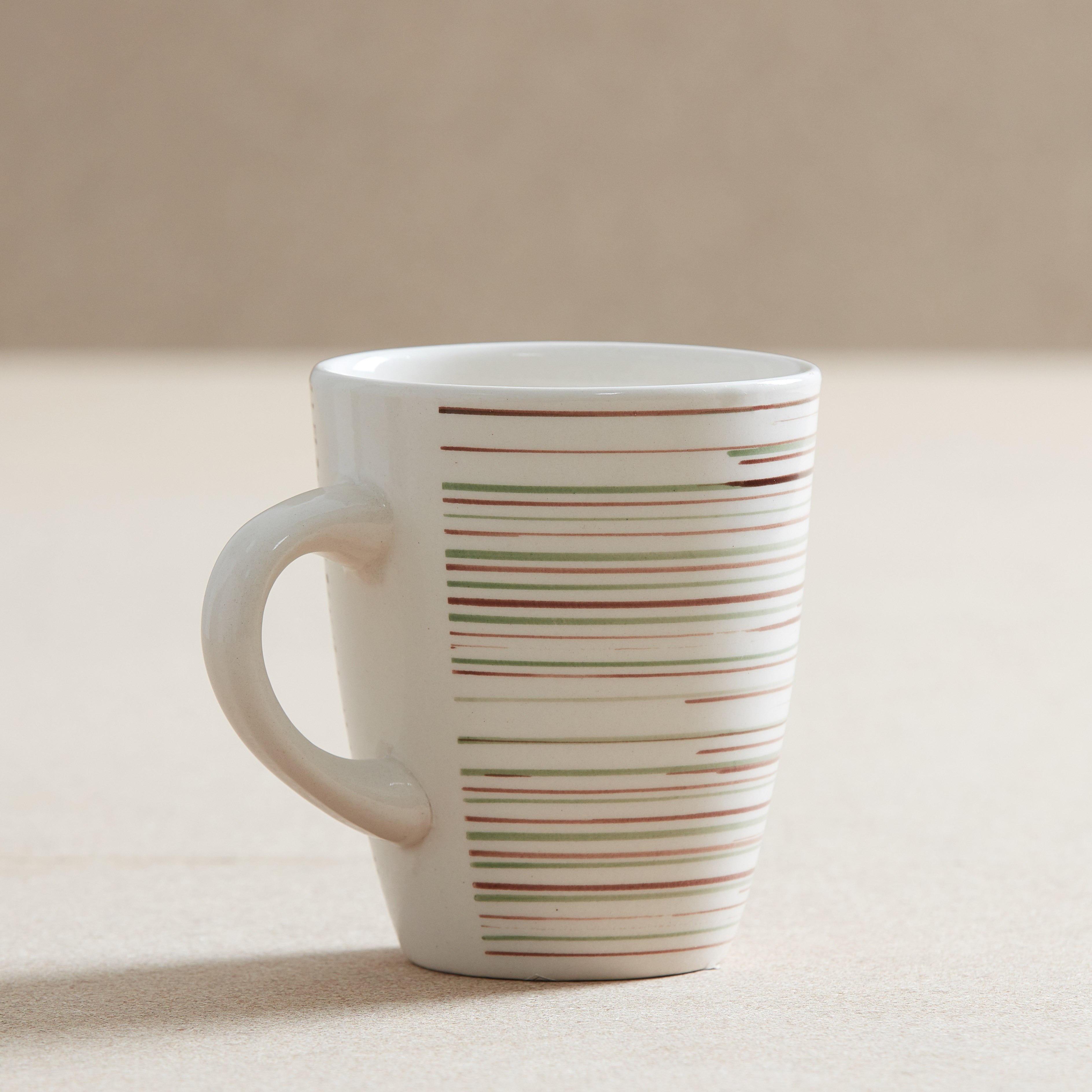 قدح خزفي بطبعات مخططة - 400 مل-hbxdecorandfurnishings-tabletop-crockery-image-1