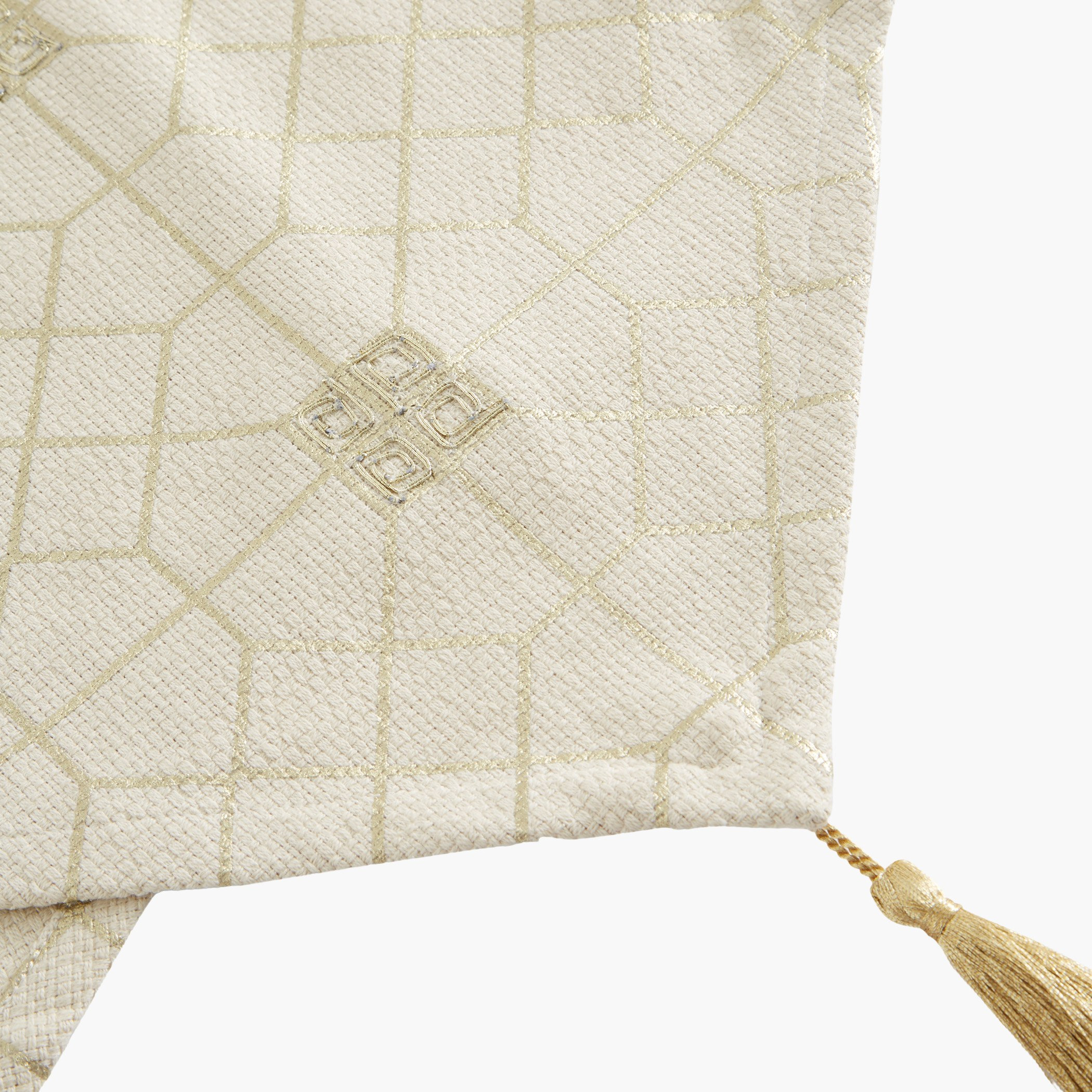 مفرش طاولة بطبعات فويل من بينيت-hbxdecorandfurnishings-homefurnishings-tablelinens-image-2