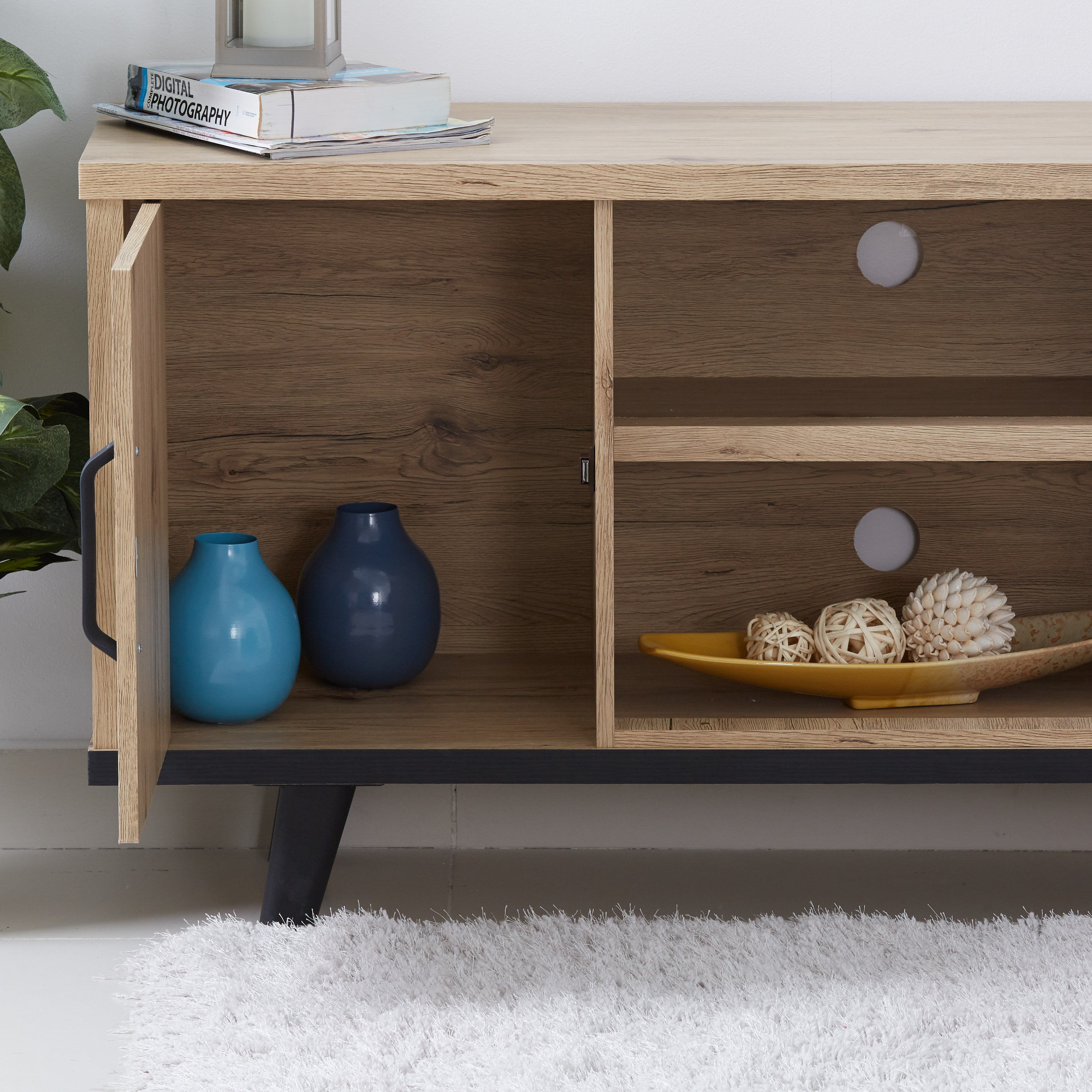 وحدة تلفزيون منخفضة لأجهزة حتى 55 بوصة من جلاسجو-hbxlivingroom-mediaunitsandstorage-tvunits-image-3