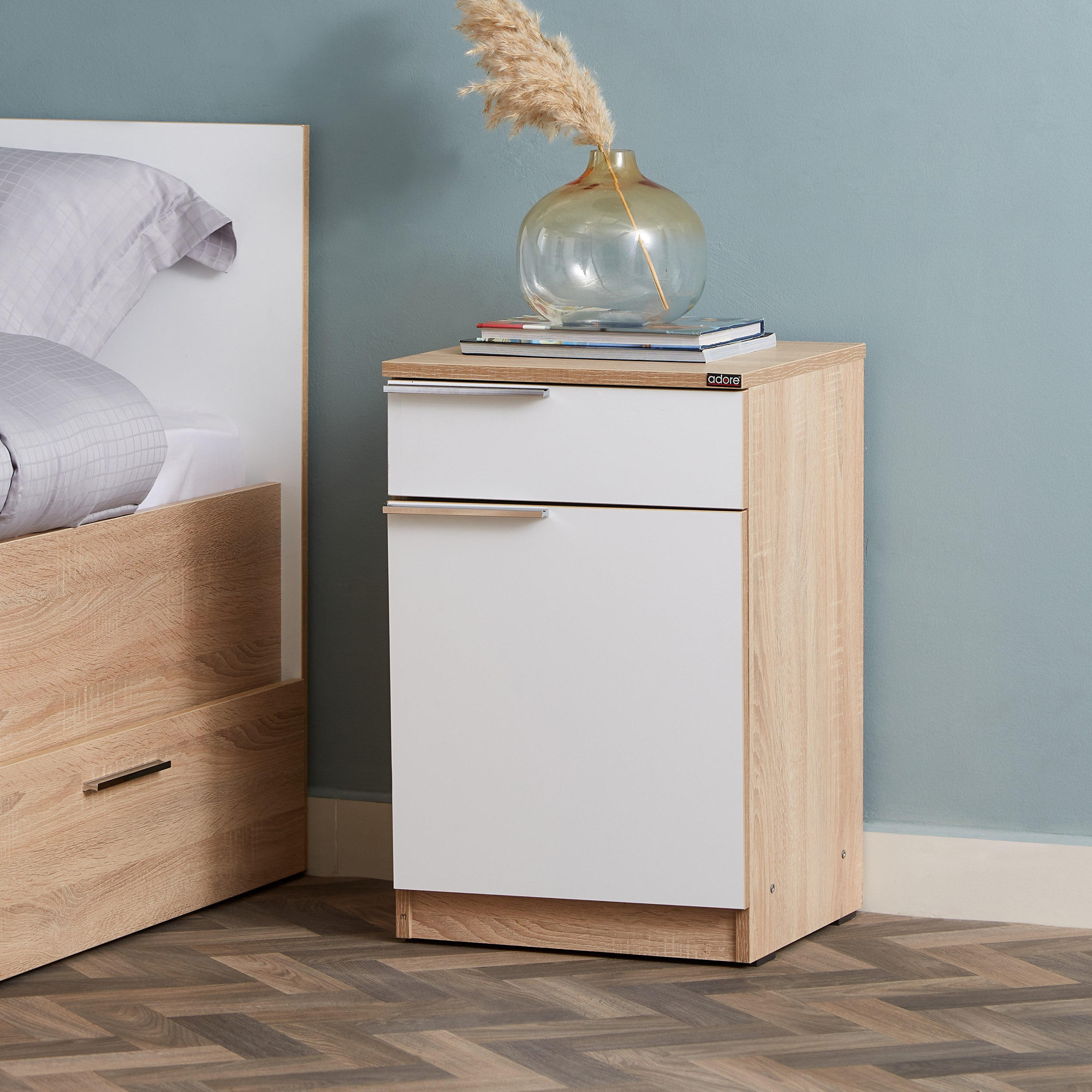 طاولة سرير جانبية بدرج وباب واحد - بلس من موڤو-hbxkidsandyouth-nightstands-image-1