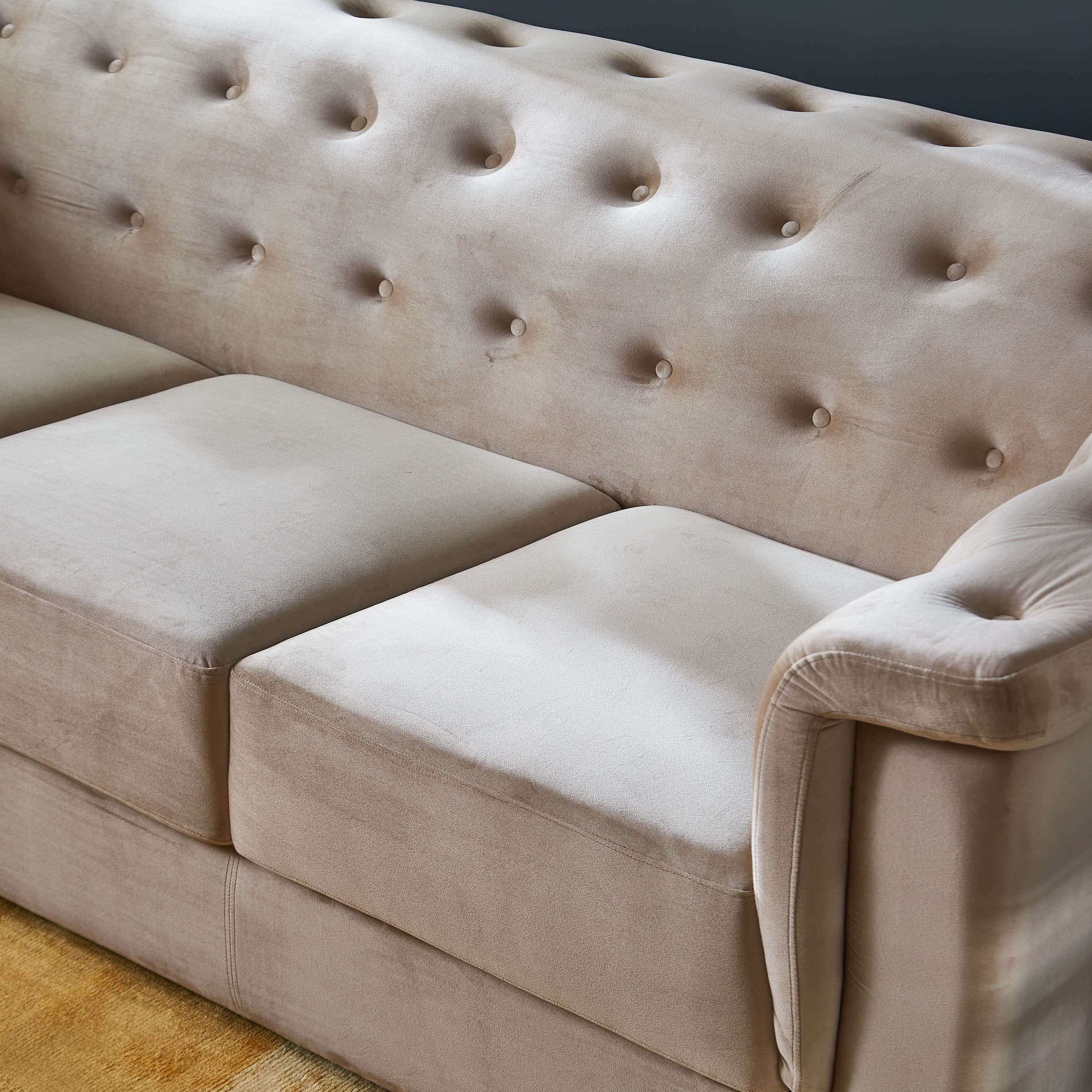 كنبة مخمليّة 3 مقاعد مع 4 وسائد من سندريلا-hbxlivingroom-sofasandarmchairs-sofas-image-4