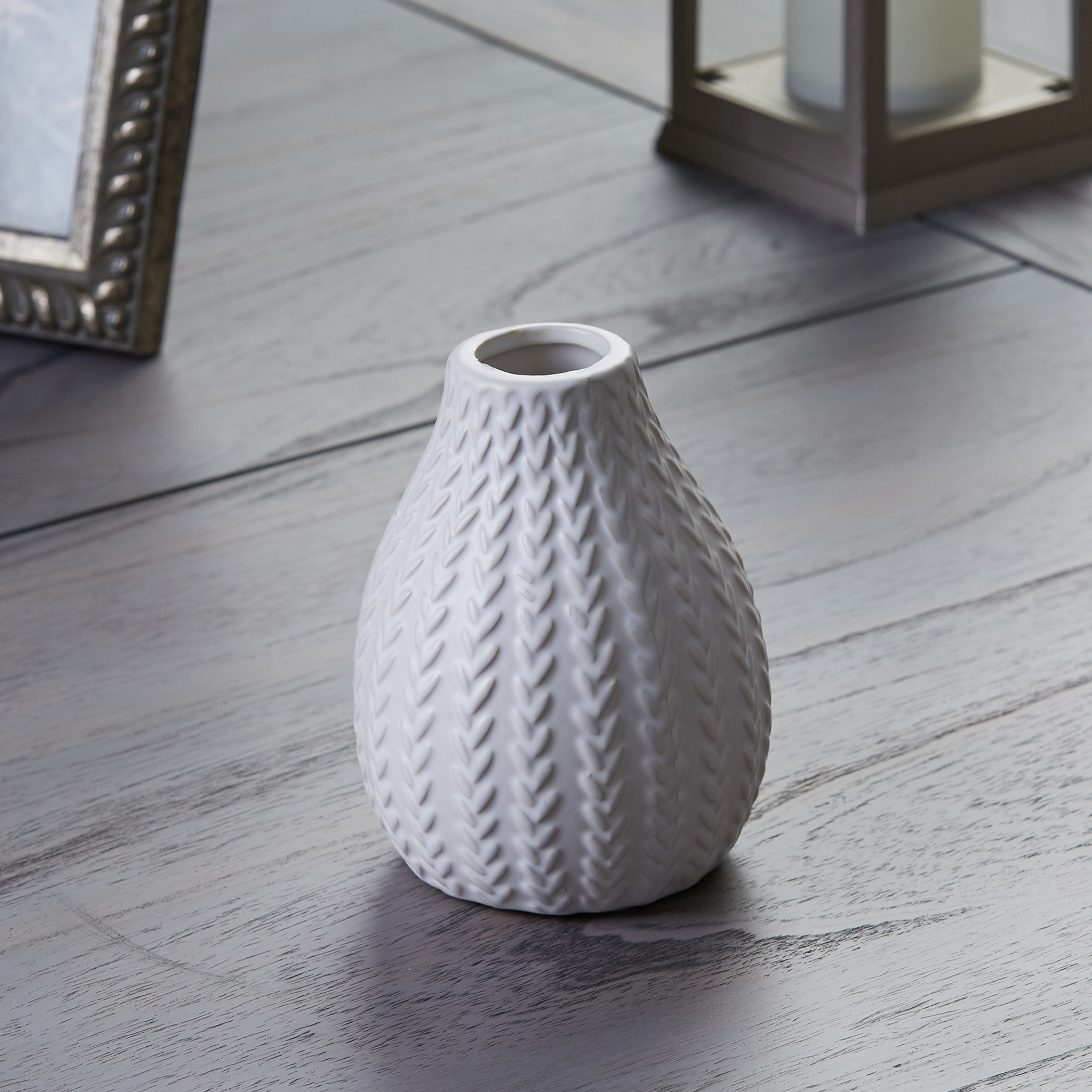 مزهريّة سيراميك مزيّنة من نولا-hbxbedroom-decorandaccessories-vases-image-1