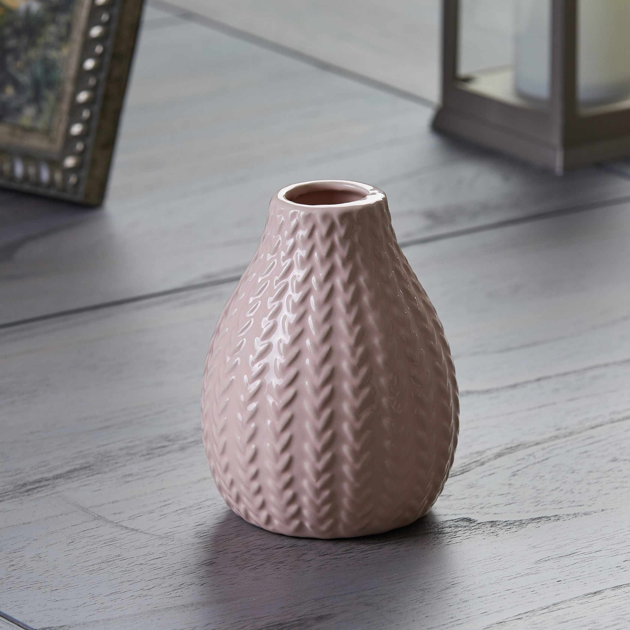 مزهرية سيراميك بارزة الملمس من نولا-hbxbedroom-decorandaccessories-vases-image-1