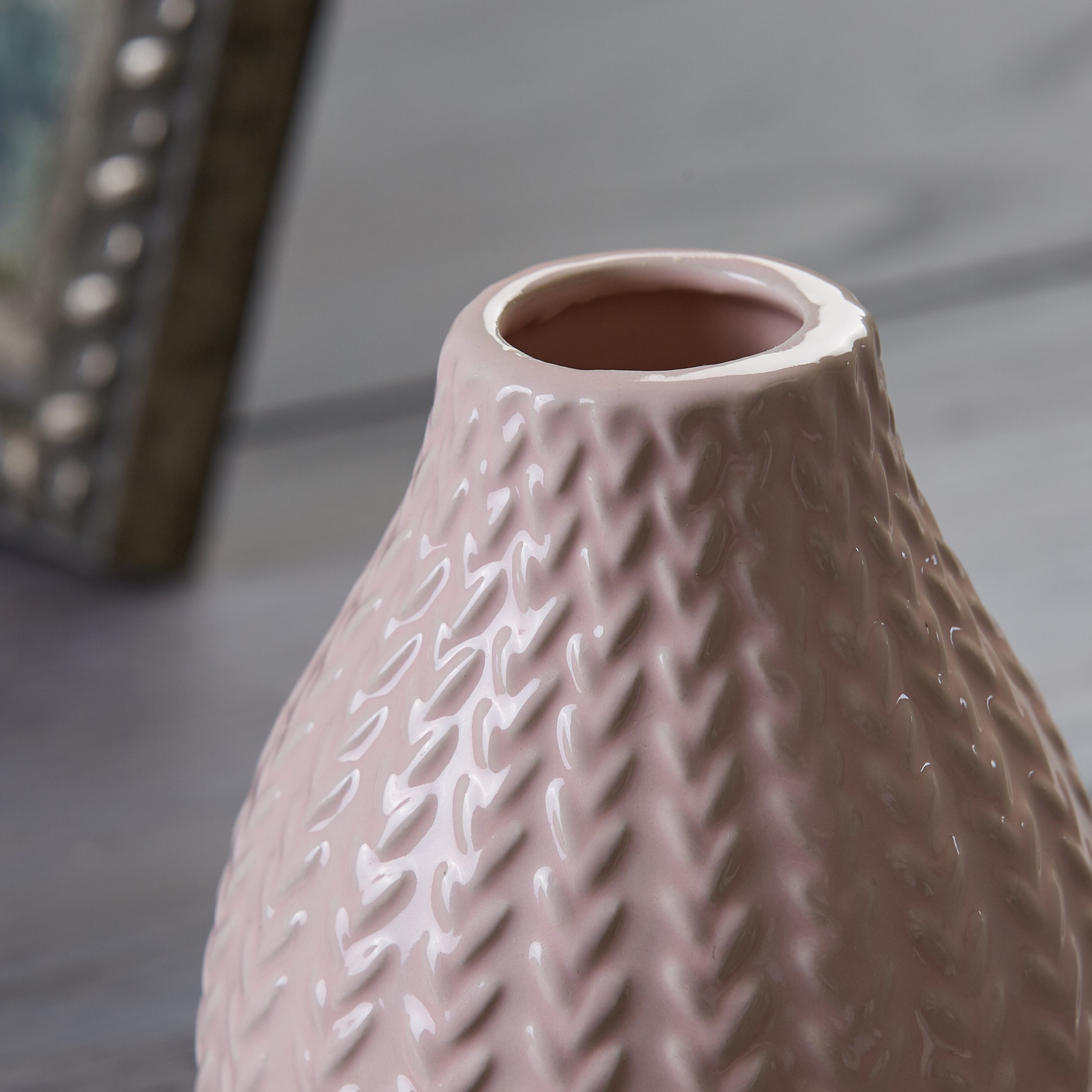 مزهرية سيراميك بارزة الملمس من نولا-hbxbedroom-decorandaccessories-vases-image-2