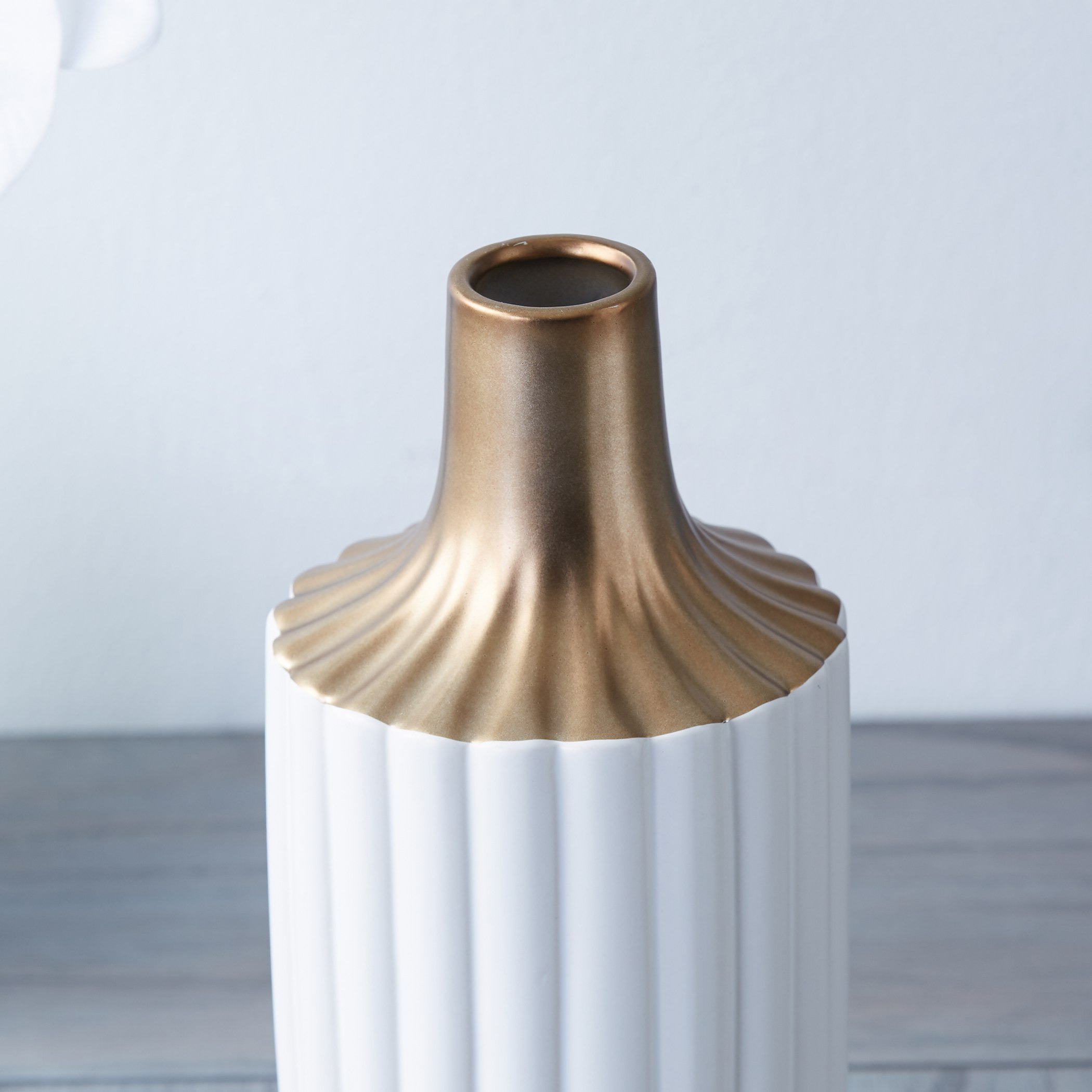 مزهرية سيراميك بارزة الملمس من مولي-hbxbedroom-decorandaccessories-vases-image-2