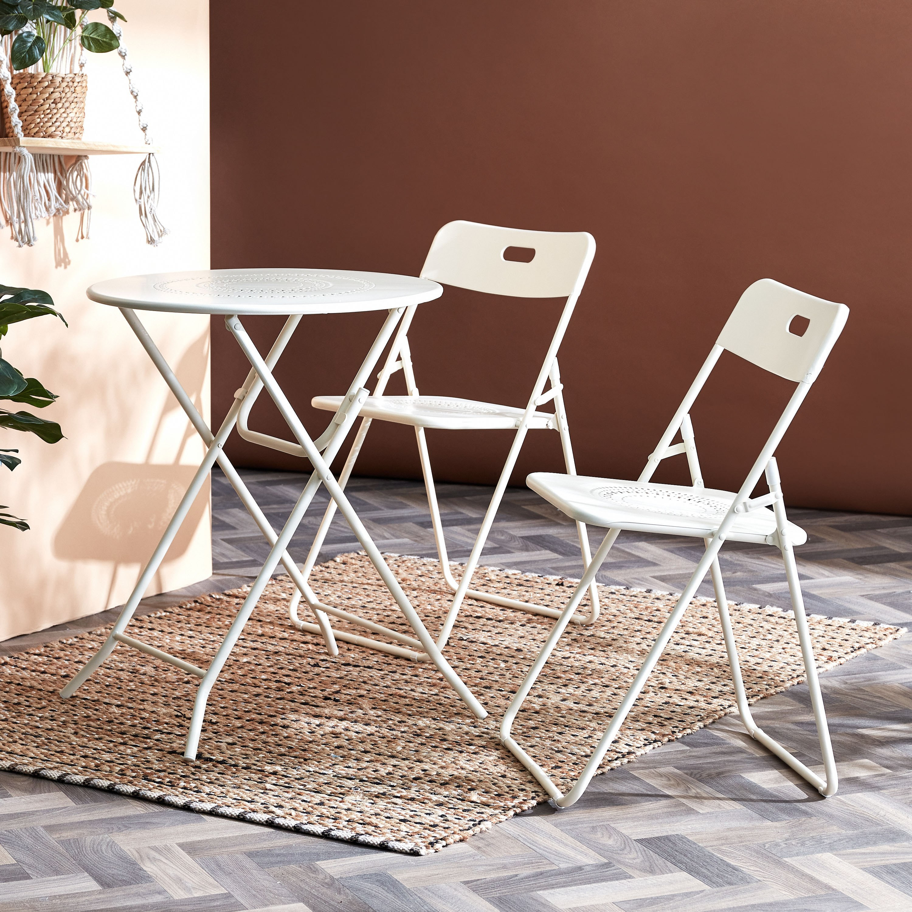 White card store table and chairs