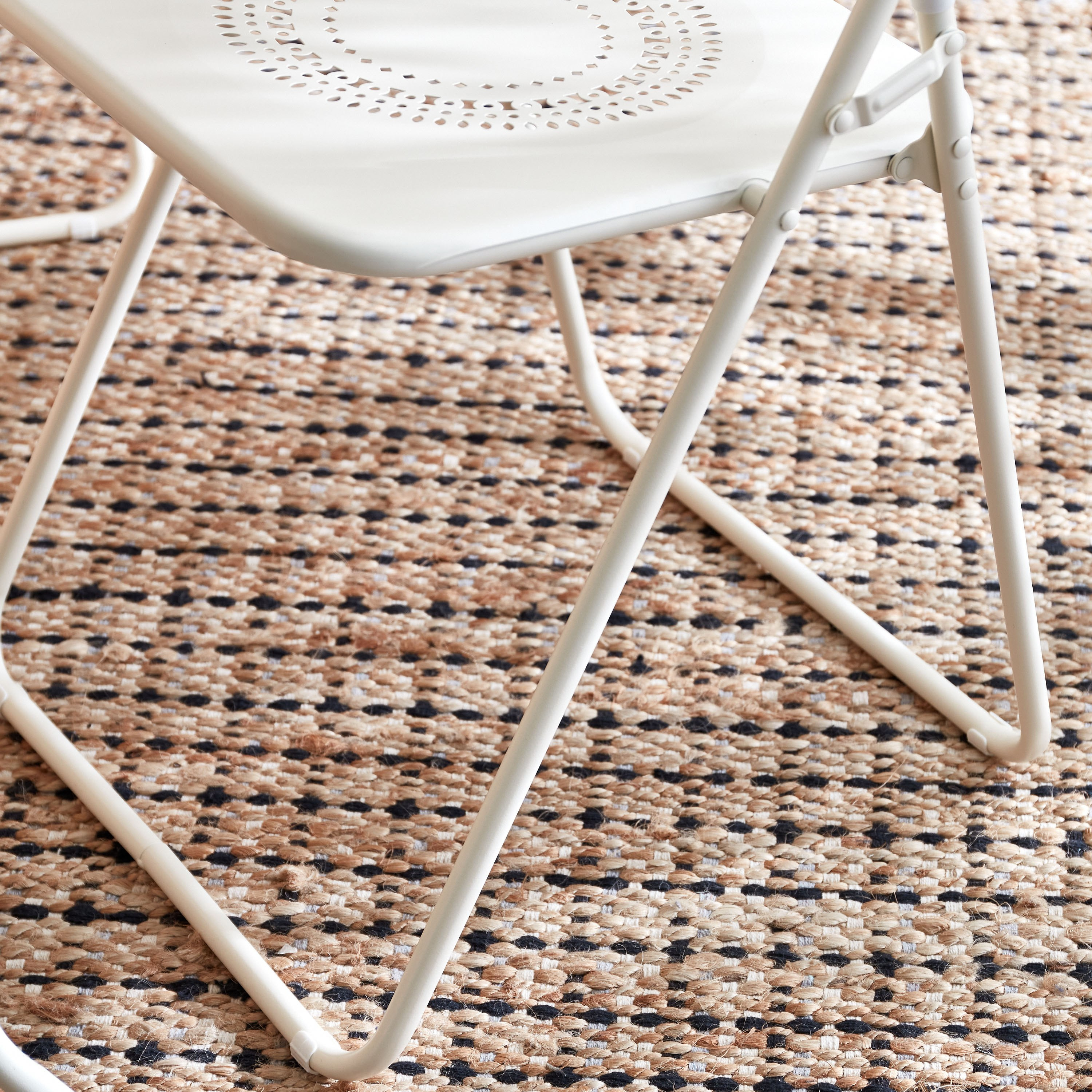 طقم شرفة 3 قطع من طاولة وكرسي قابل للطي من فيرا أنجل-hbxfurniture-outdoor-diningsets-image-6