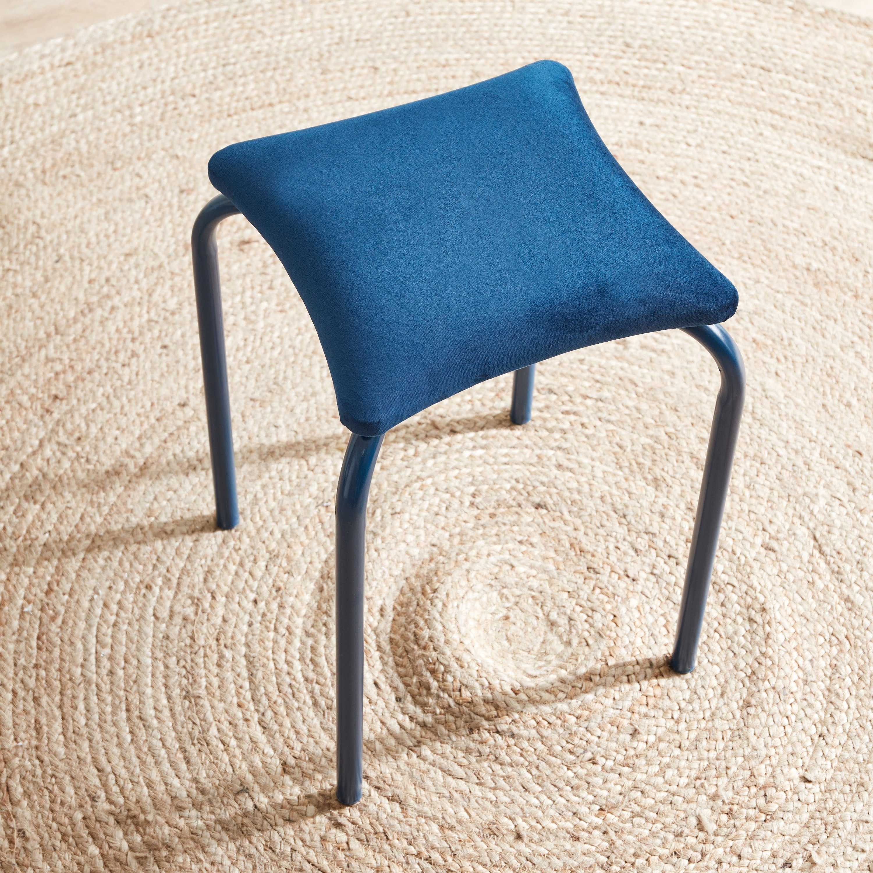 مقعد معدني من إيفا-hbxlivingroom-sofasandarmchairs-ottomansandfootstools-image-3