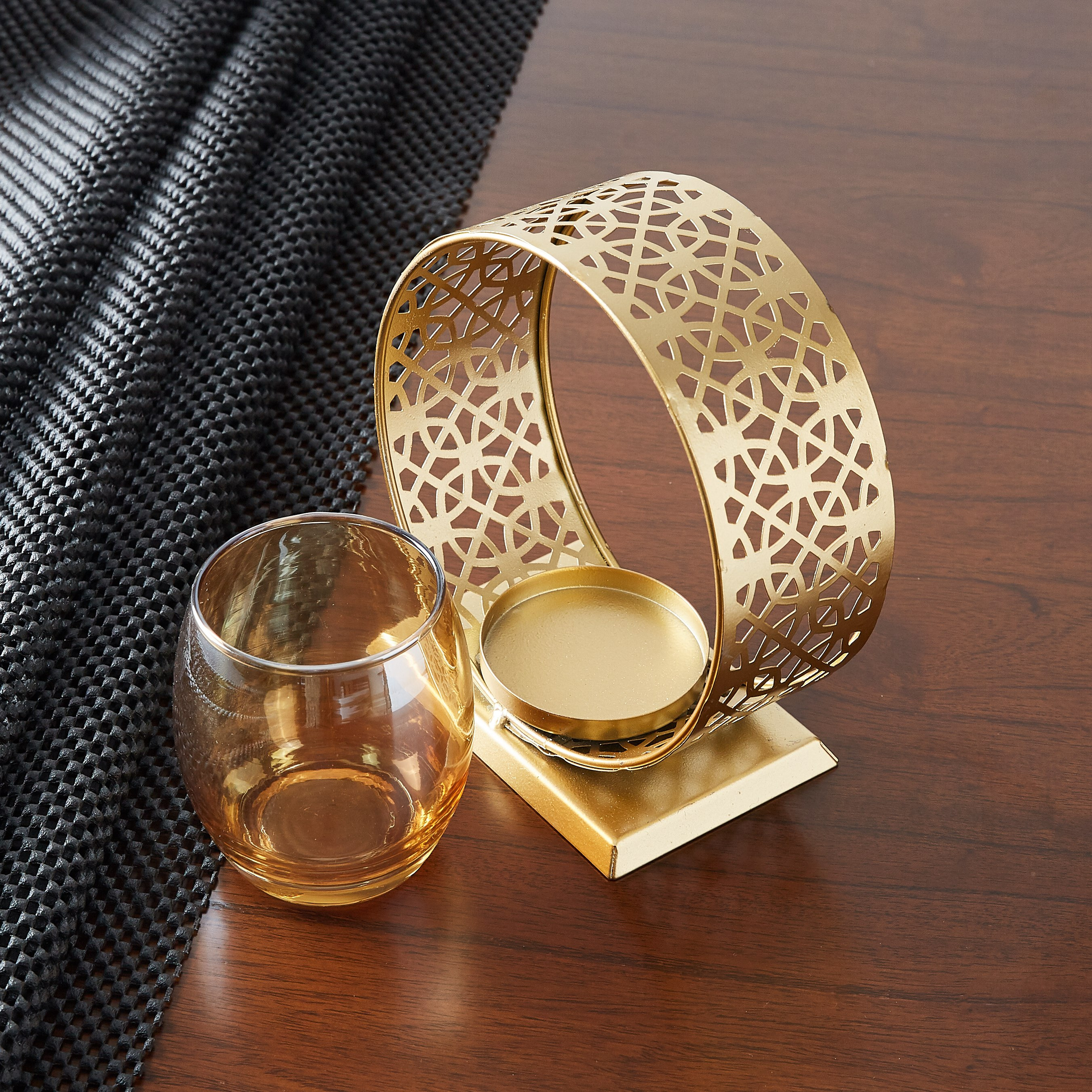 حامل شموع فردي مستدير بتفاصيل مفرّغة-hbxlivingroom-decorandaccessories-candleholders-image-3