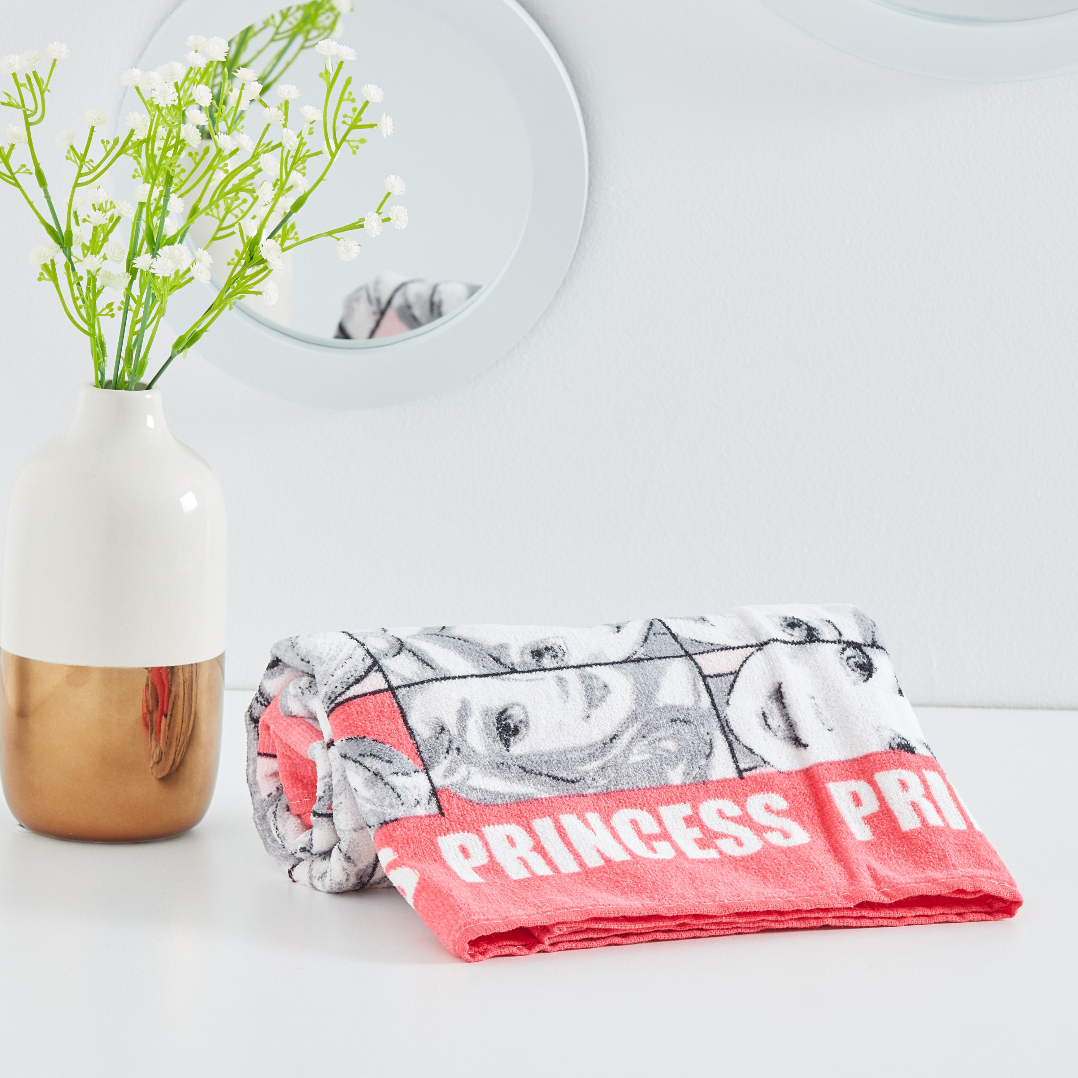 منشفة حمّام بطبعات أميرة رقميّة  - 70x140 سم-hbxhomeware-hbxkidsandyouth-image-1