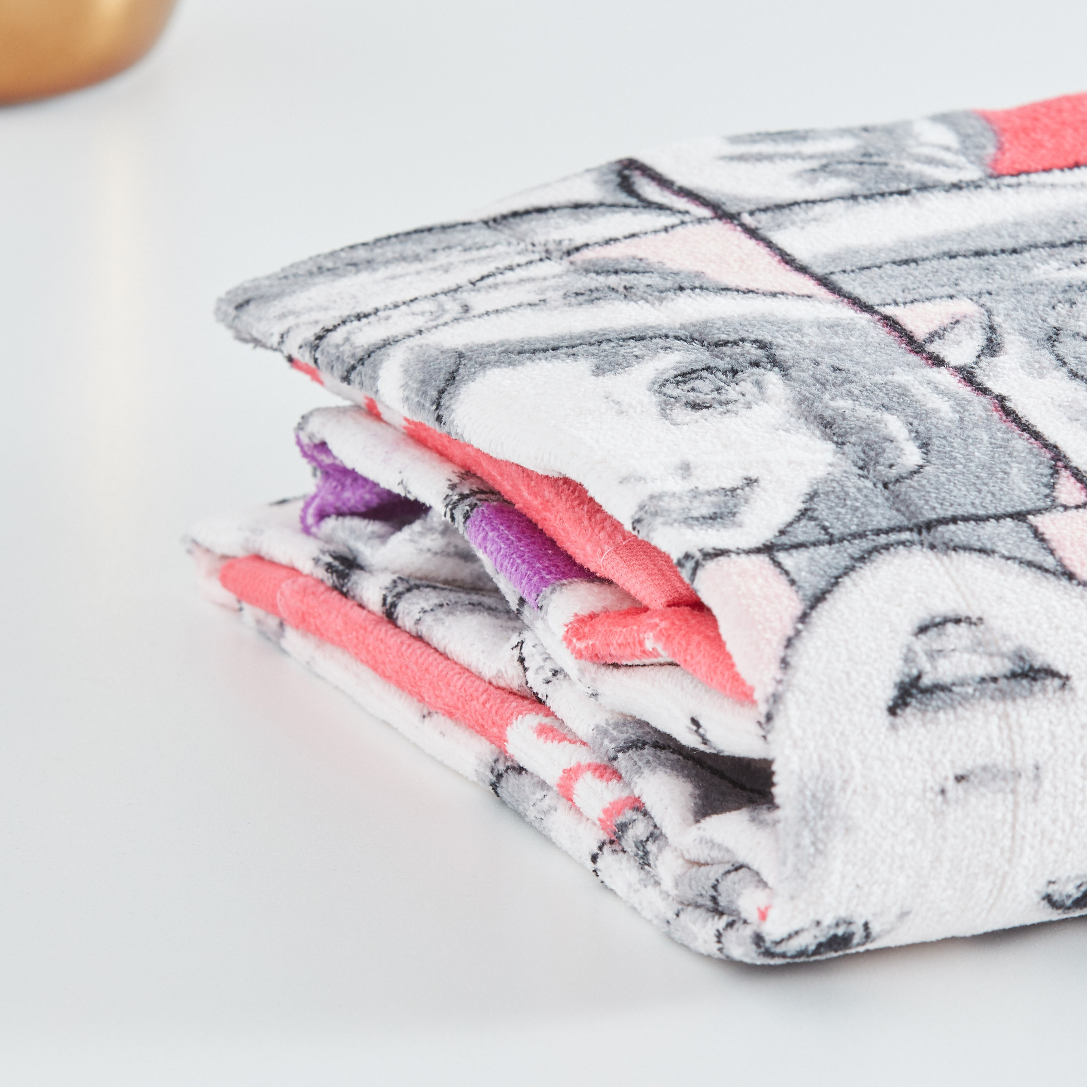منشفة حمّام بطبعات أميرة رقميّة  - 70x140 سم-hbxhomeware-hbxkidsandyouth-image-2
