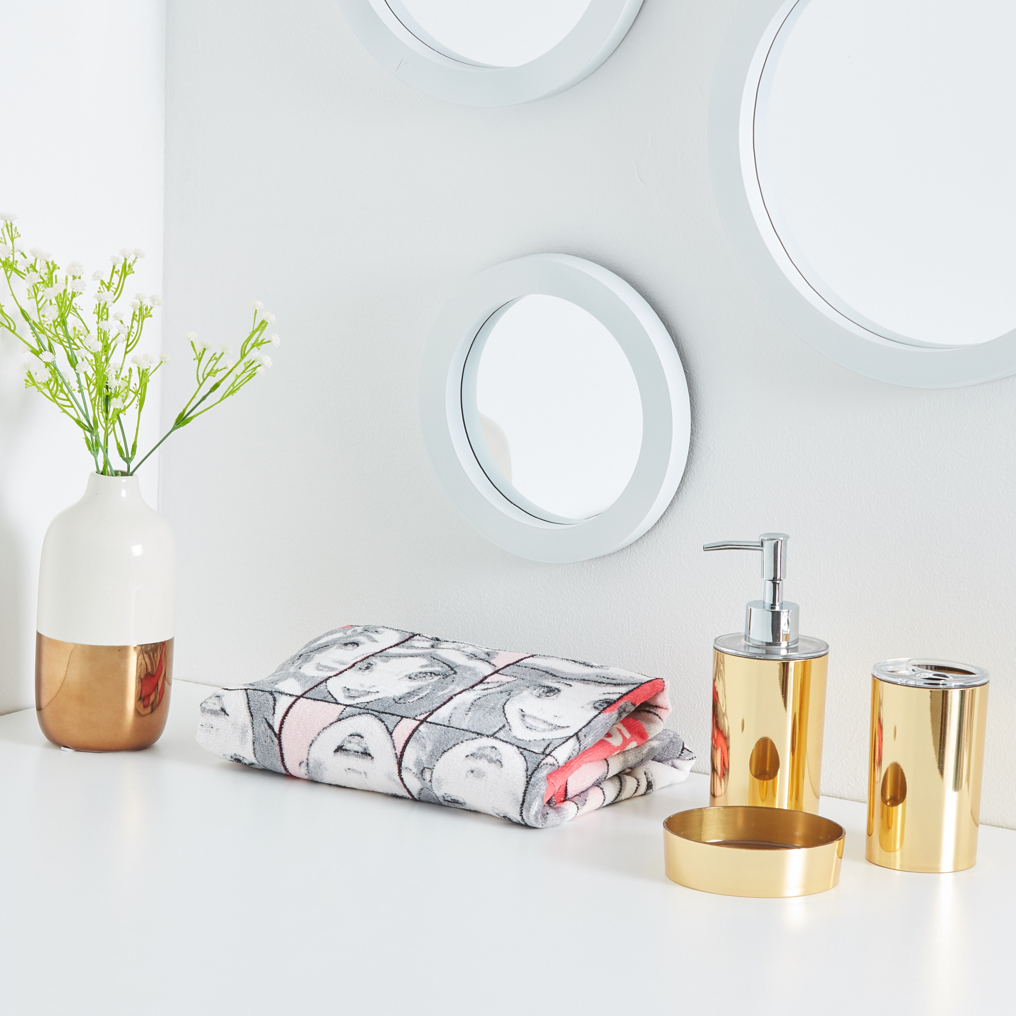منشفة حمّام بطبعات أميرة رقميّة  - 70x140 سم-hbxhomeware-hbxkidsandyouth-image-3