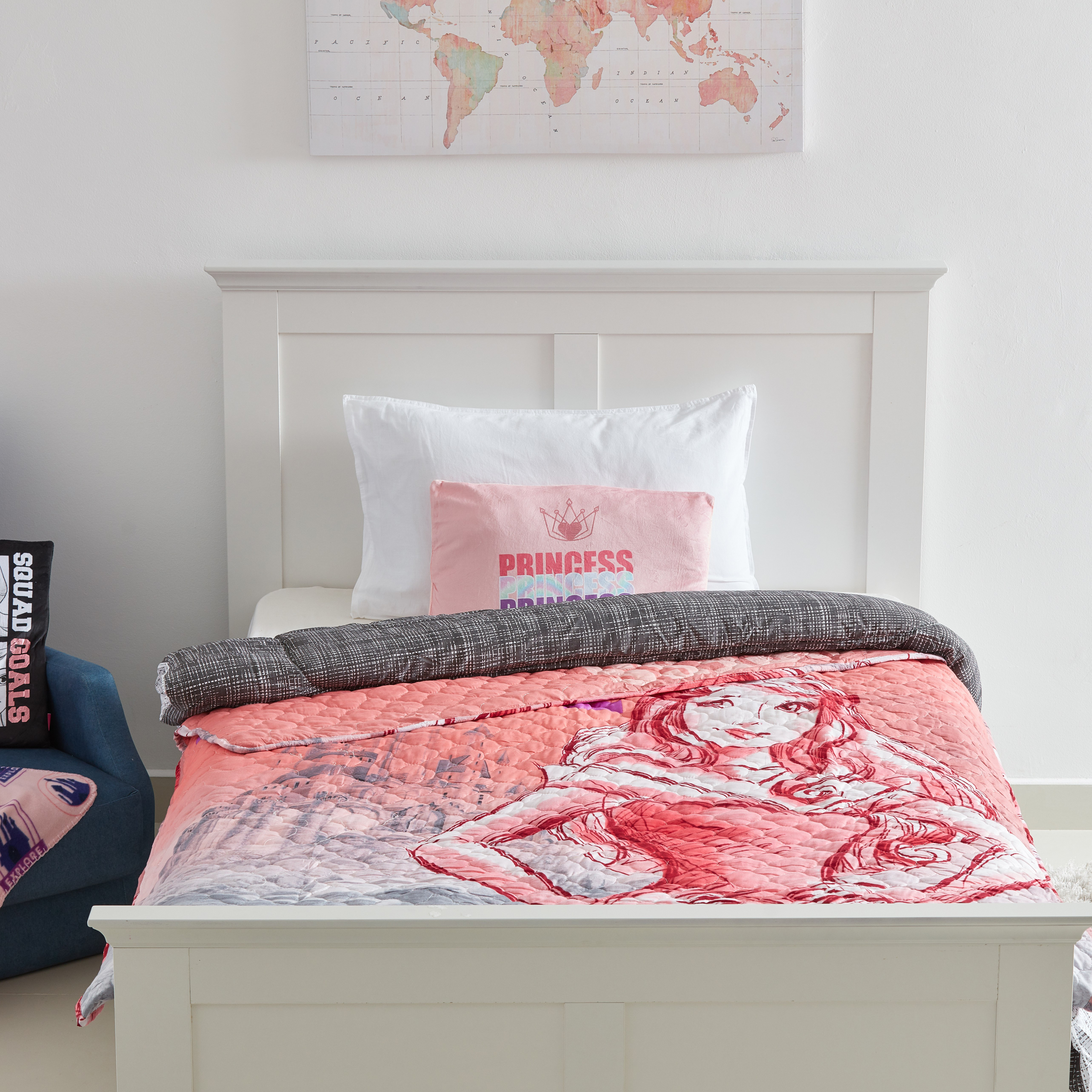 بطّانيّة مبطّنة بطبعات أميرة- 150x200 سم.-hbxhomeware-hbxkidsandyouth-image-1