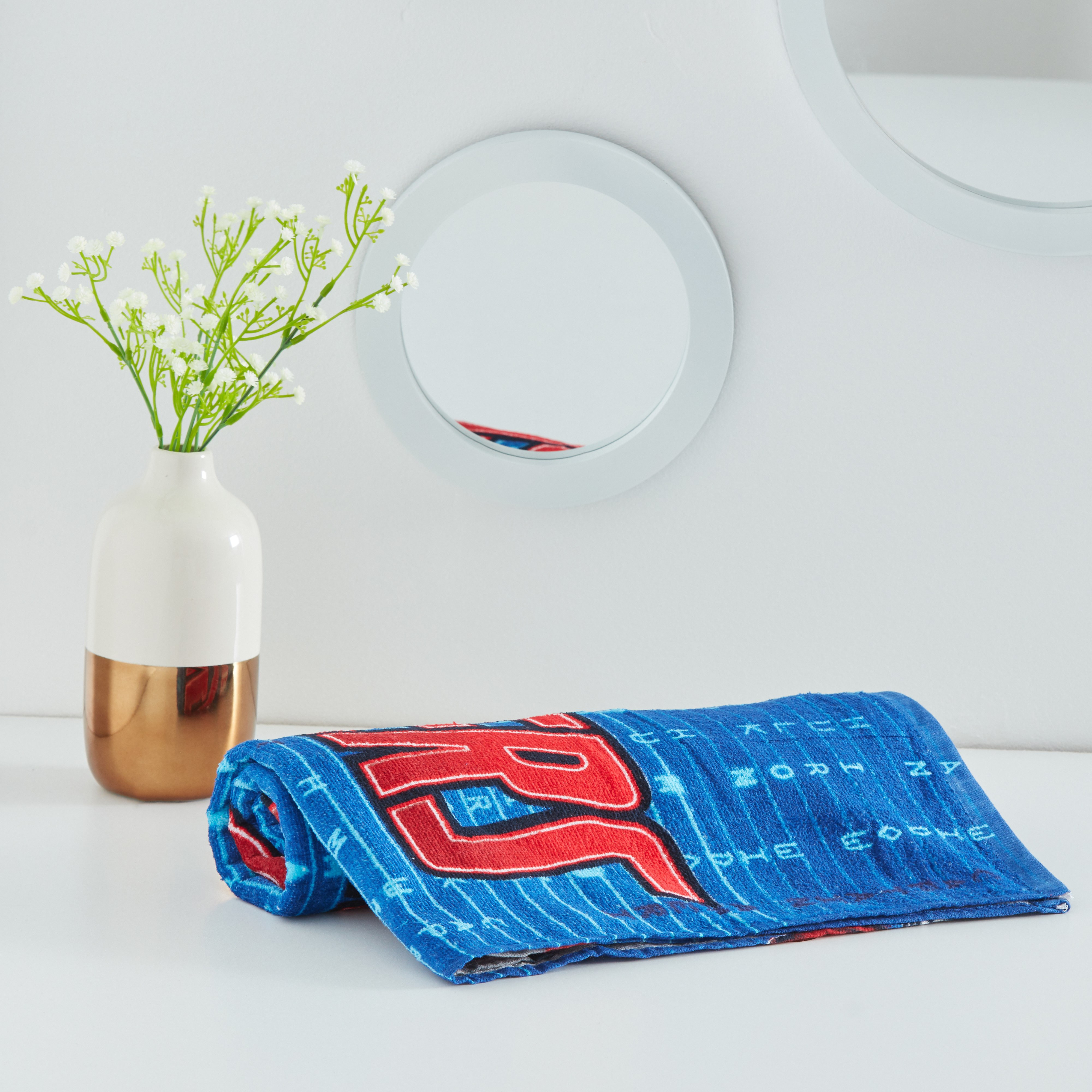 منشفة قطنية بطبعات أفينجر الرقمية - 70x140 سم-hbxhomeware-hbxkidsandyouth-image-1