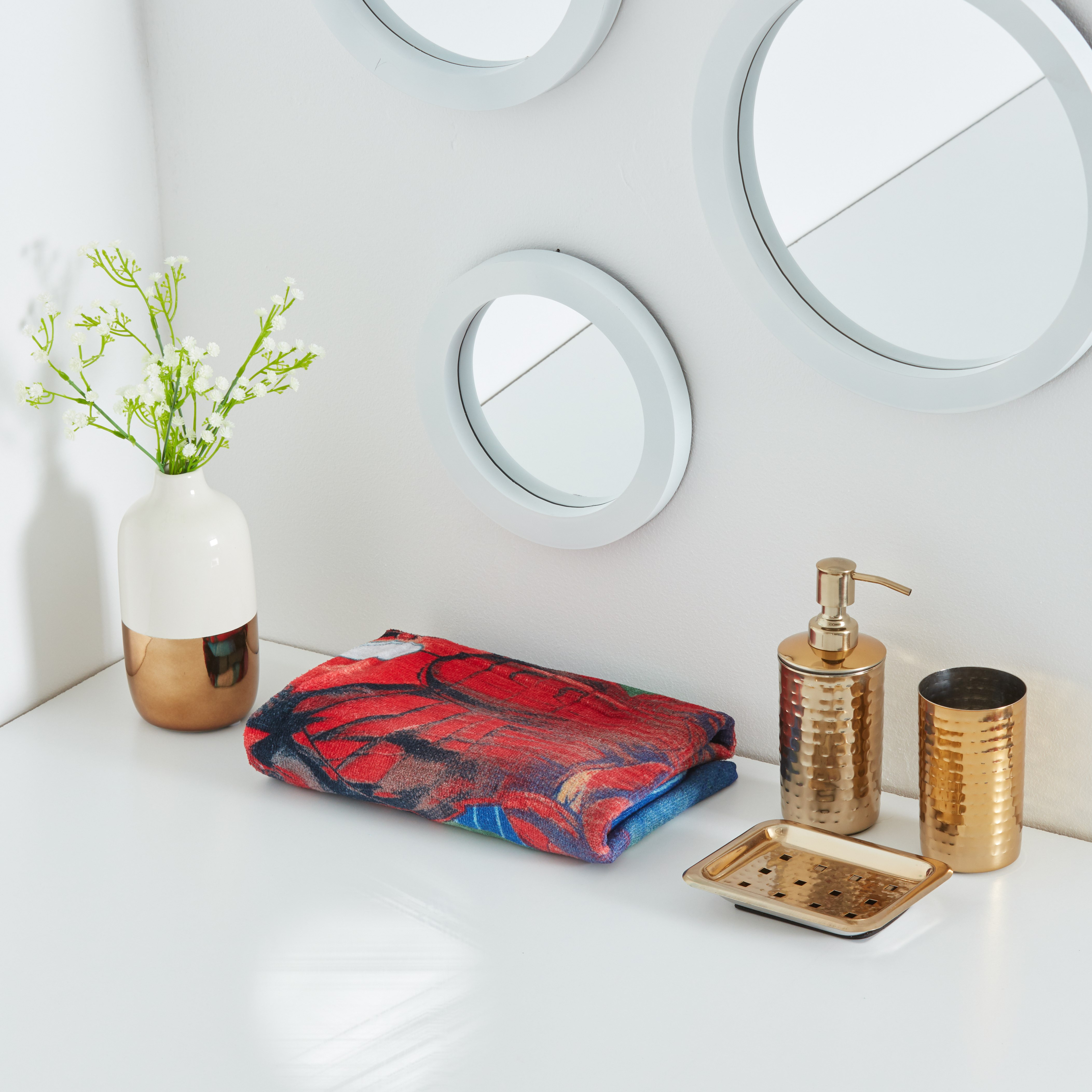 منشفة قطنية بطبعات أفينجر الرقمية - 70x140 سم-hbxhomeware-hbxkidsandyouth-image-2