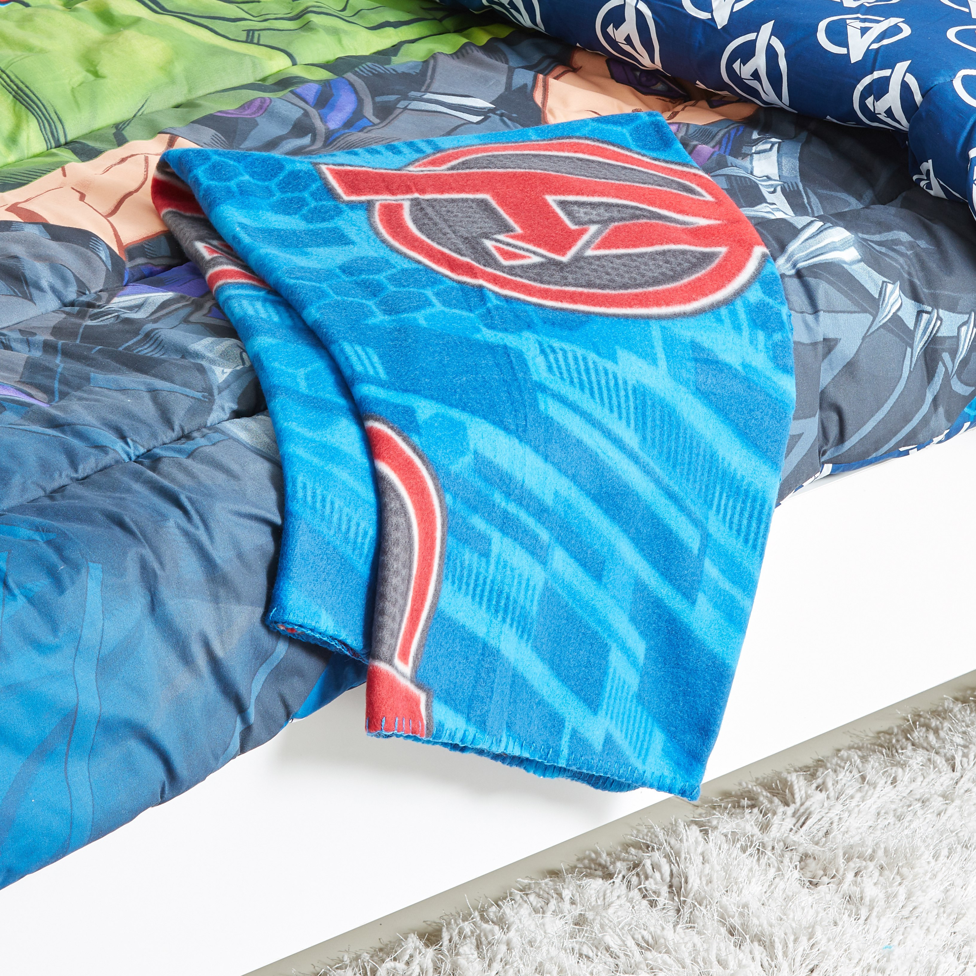 بطانية خفيفة للسفر قابلة لتحول مع طبعات أفينجيرز رقمية-hbxhomeware-hbxkidsandyouth-image-1