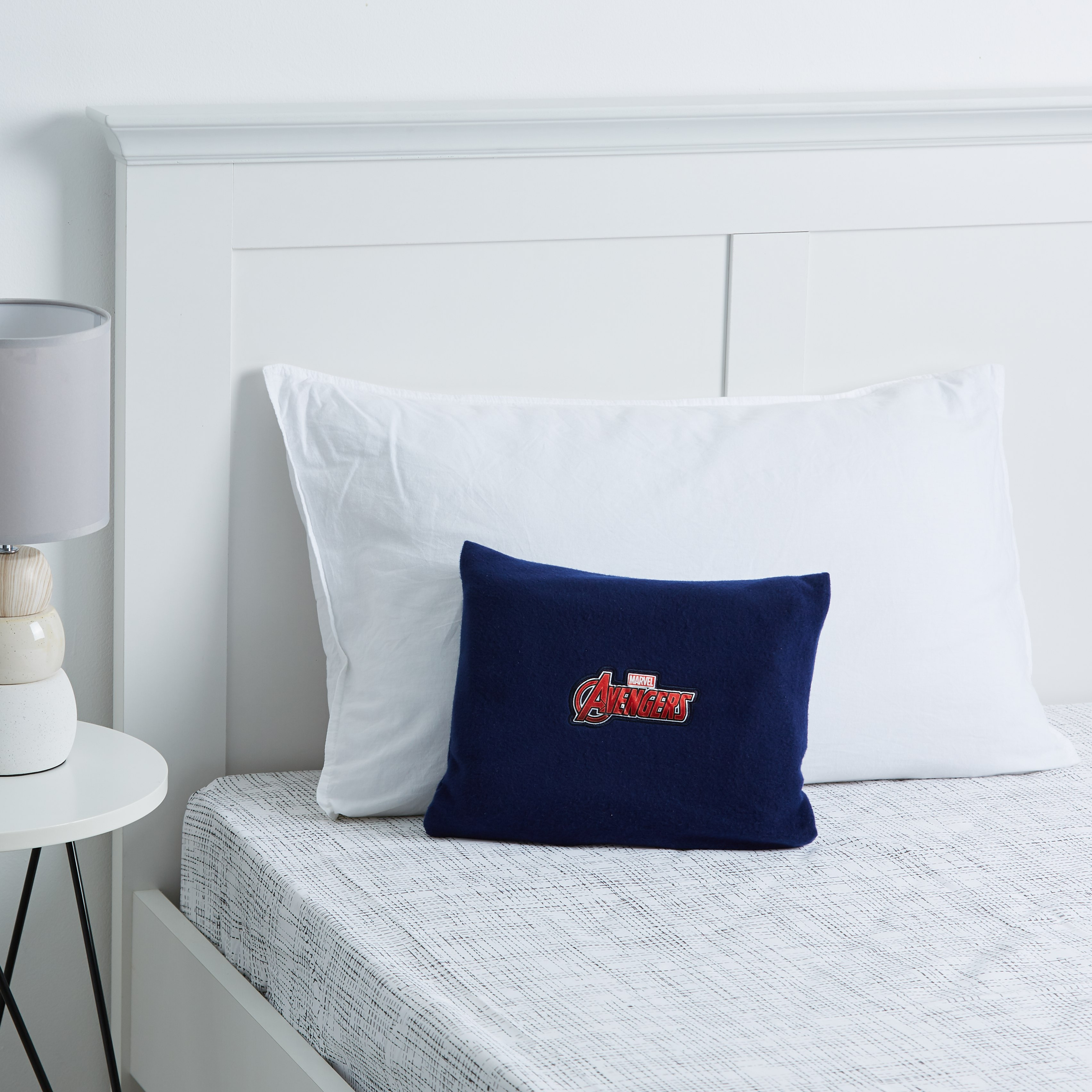 بطانية خفيفة للسفر قابلة لتحول مع طبعات أفينجيرز رقمية-hbxhomeware-hbxkidsandyouth-image-3
