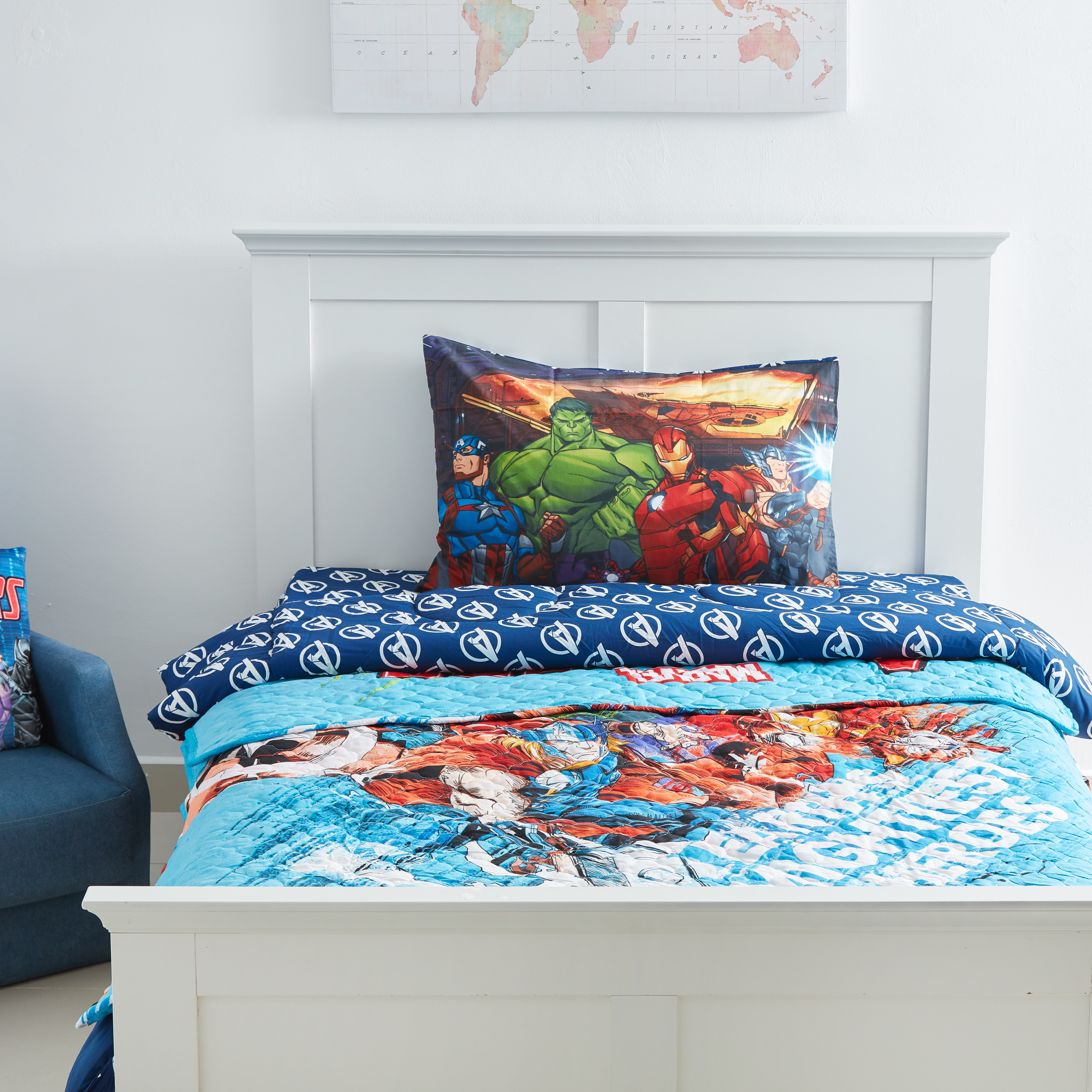 سرير مبطّن بطبعات أفنجرز- 150x200 سم-hbxhomeware-hbxkidsandyouth-image-1