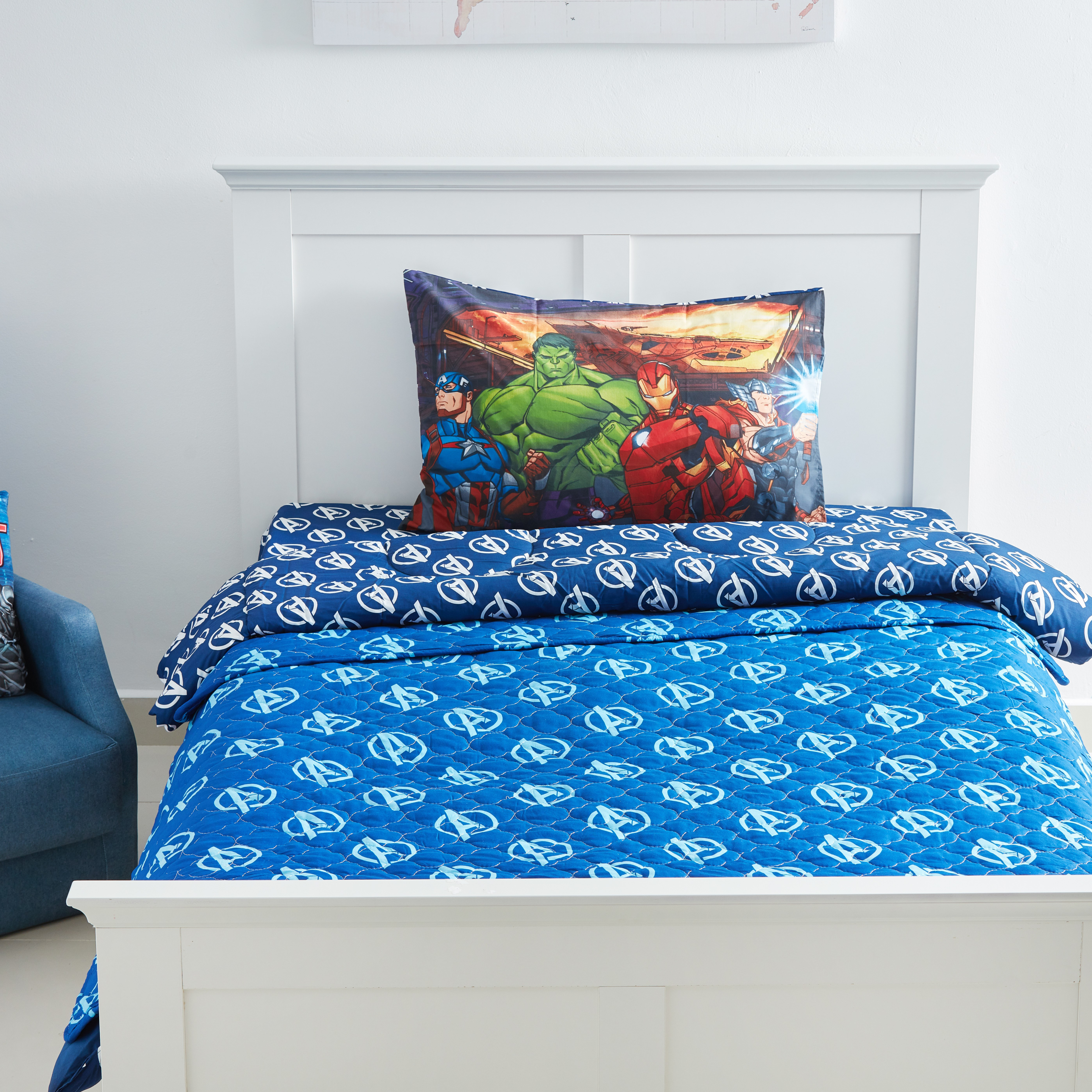 سرير مبطّن بطبعات أفنجرز- 150x200 سم.-hbxhomeware-hbxkidsandyouth-image-1