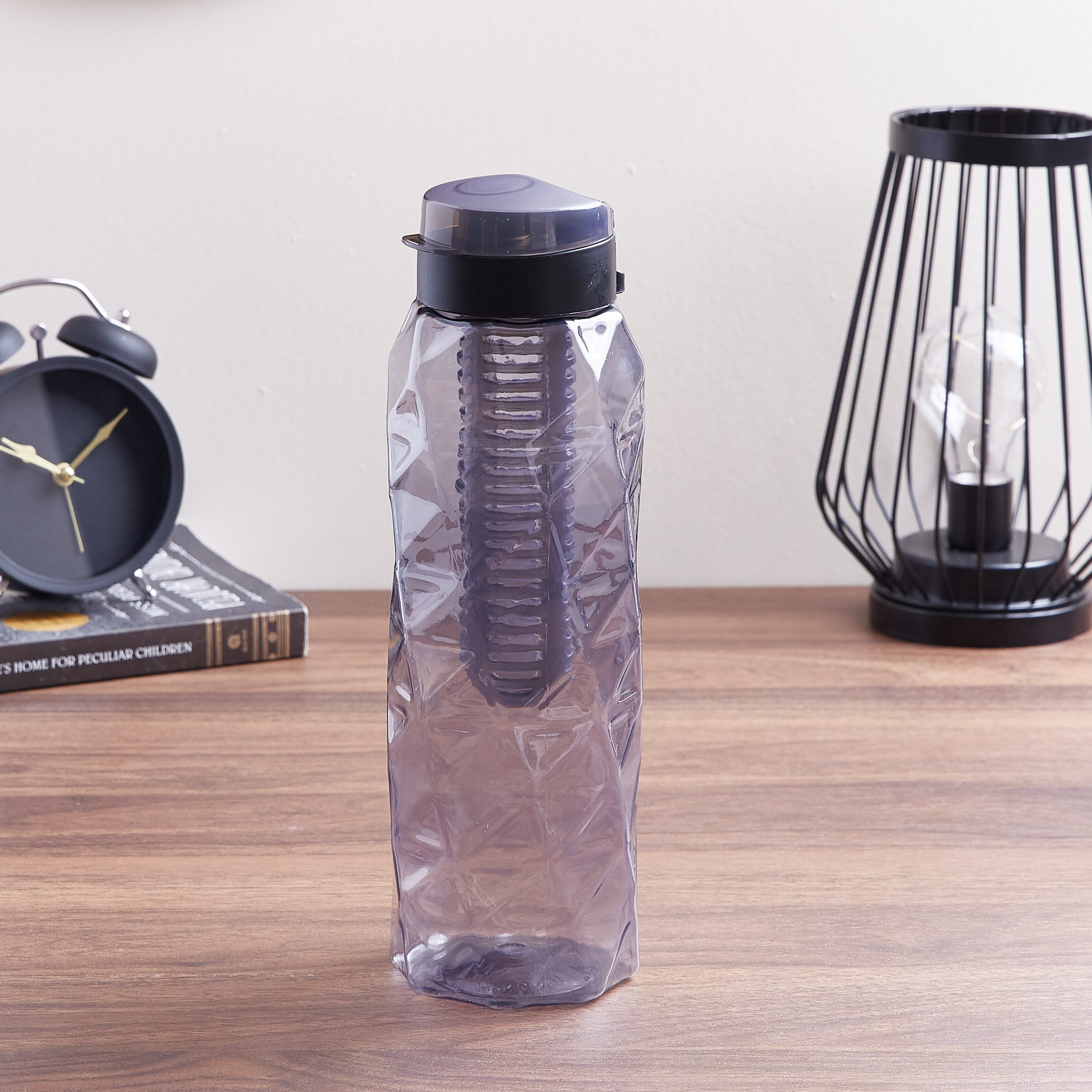 قارورة مياه بأنبوب داخلي - 1 لتر-hbxhomeware-diningandtabletop-bottles-image-1