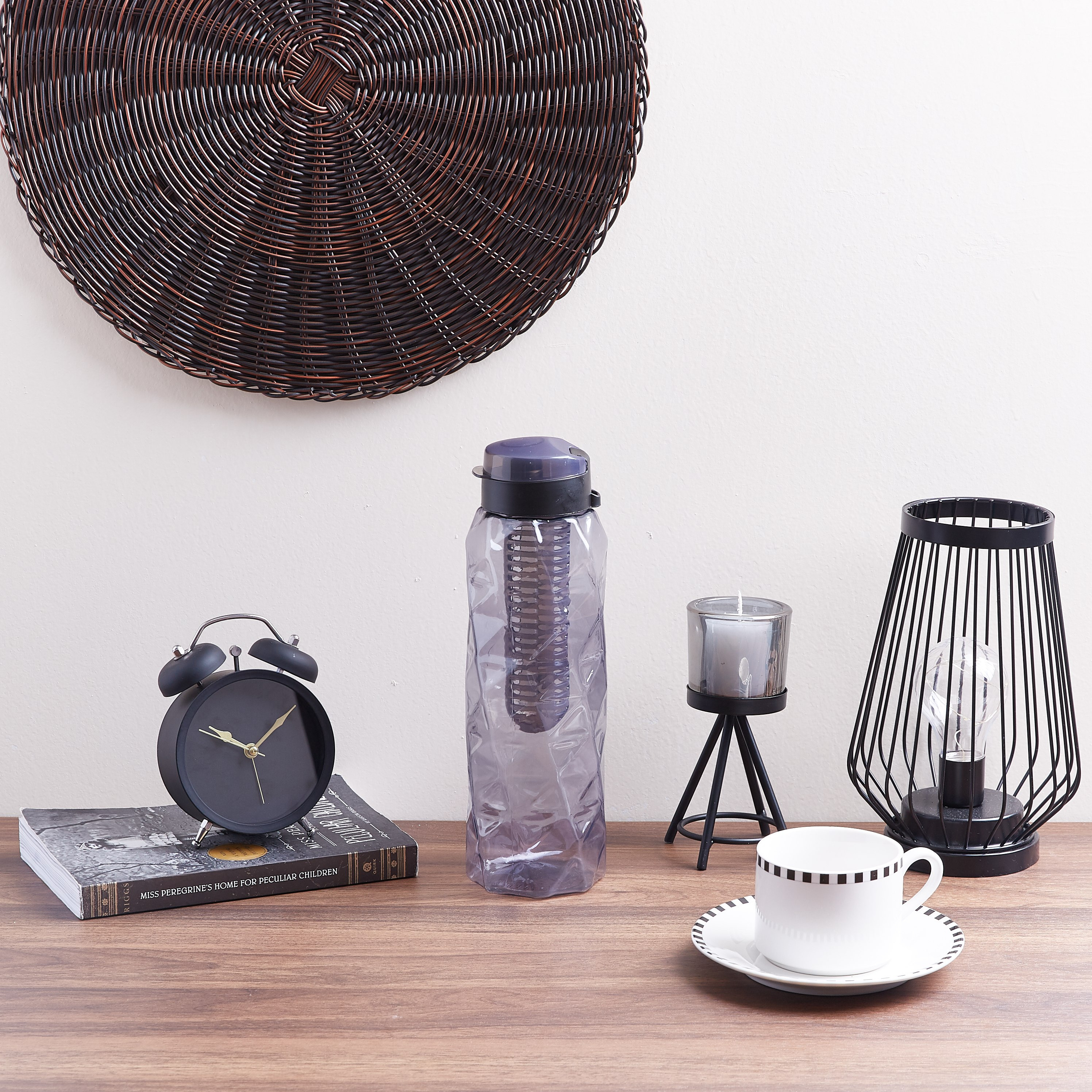 قارورة مياه بأنبوب داخلي - 1 لتر-hbxhomeware-diningandtabletop-bottles-image-3