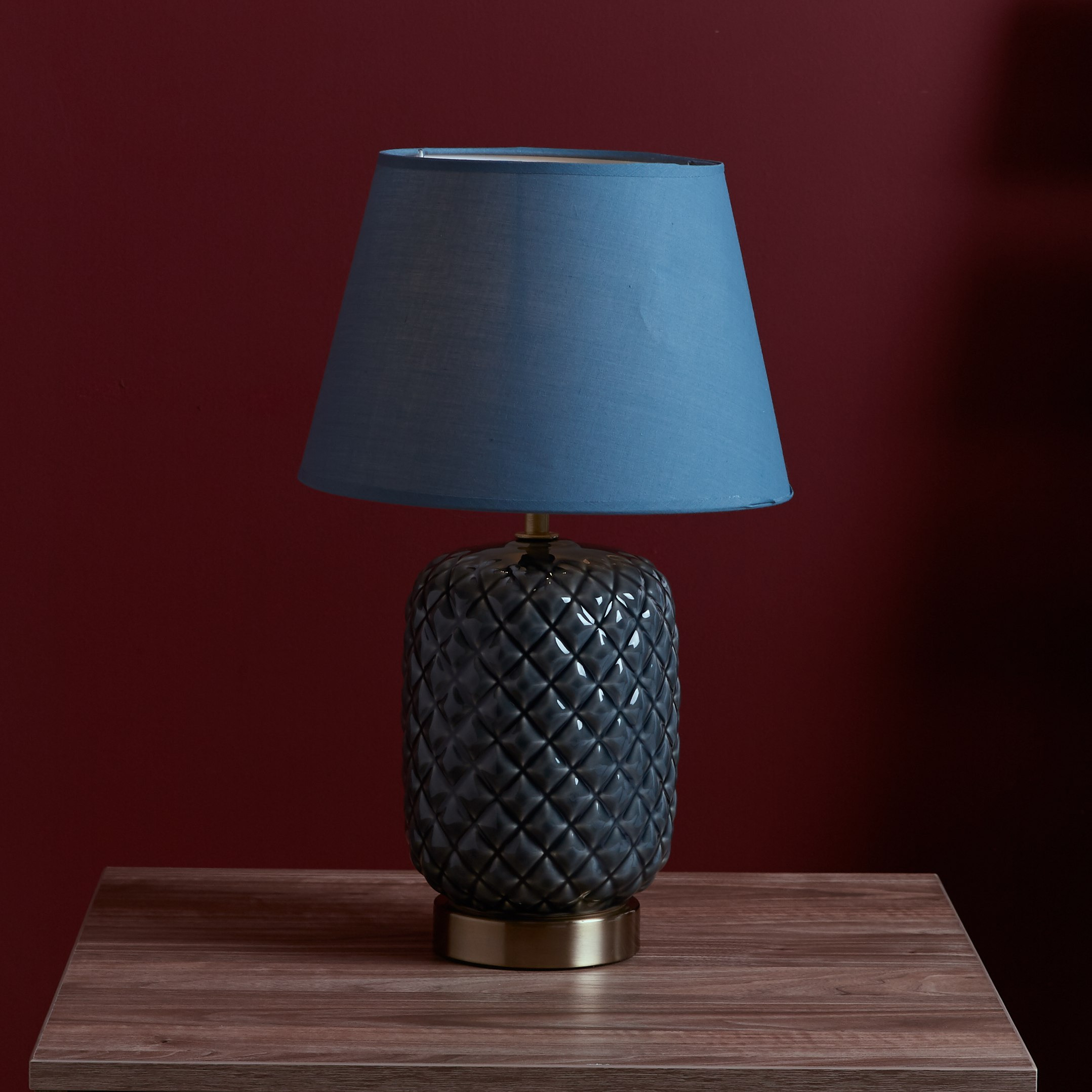 مصباح طاولة سيراميك بقاعدة بارزة الملمس من بيرل- 42 سم-hbxlivingroom-lighting-tablelamps-image-1
