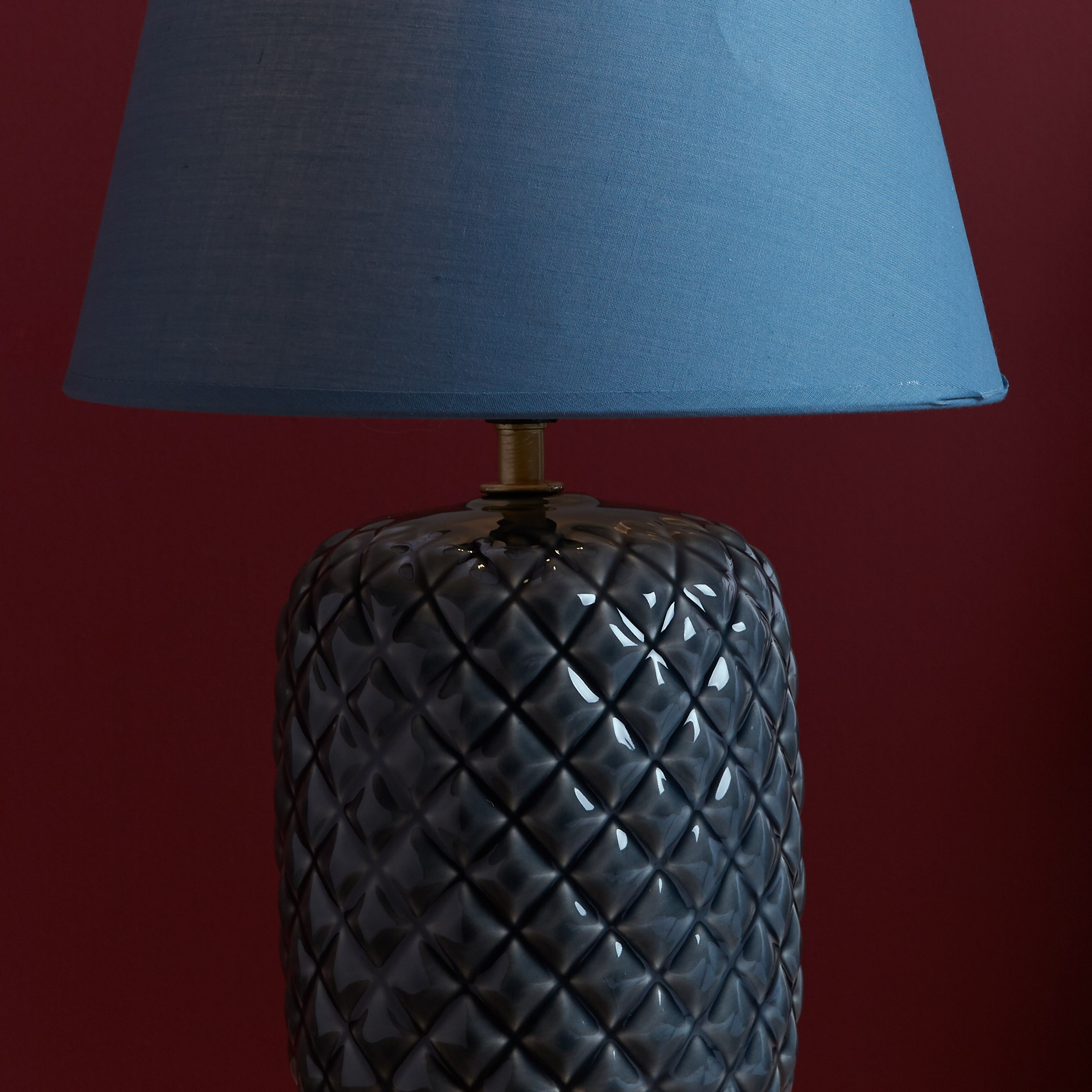 مصباح طاولة سيراميك بقاعدة بارزة الملمس من بيرل- 42 سم-hbxlivingroom-lighting-tablelamps-image-3