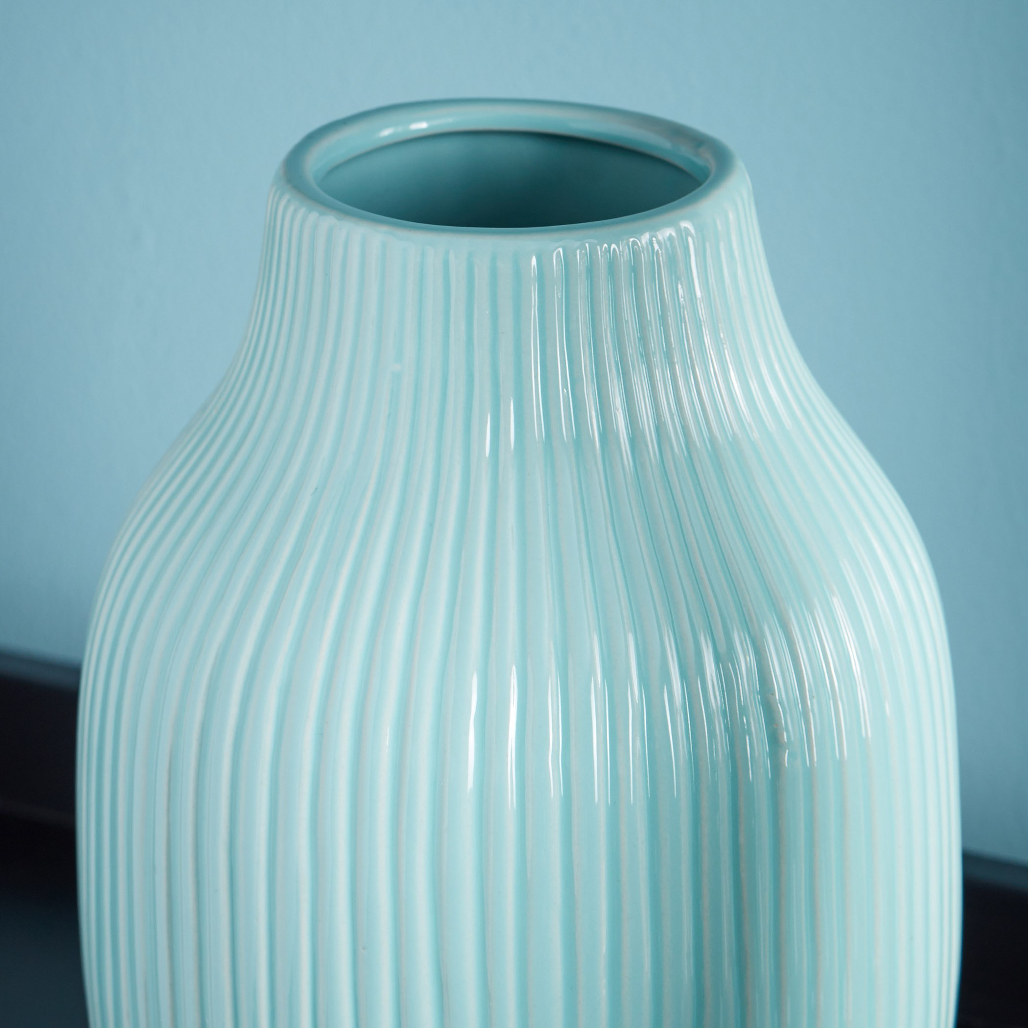 مزهرية سيراميك بارزة الملمس من سيركا-hbxbedroom-decorandaccessories-vases-image-3
