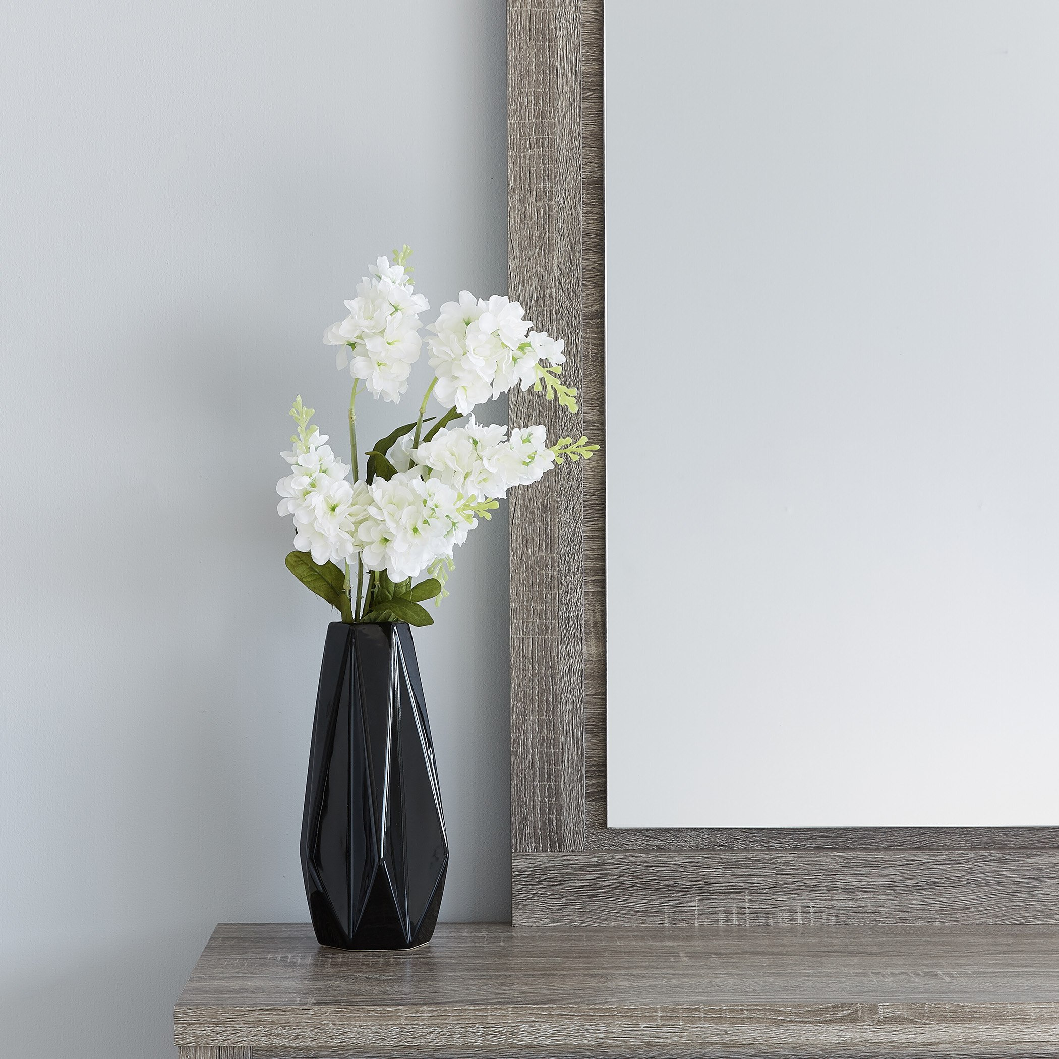 مزهرية سيراميك متعدّد التصاميم من ليرا-hbxbedroom-decorandaccessories-vases-image-1