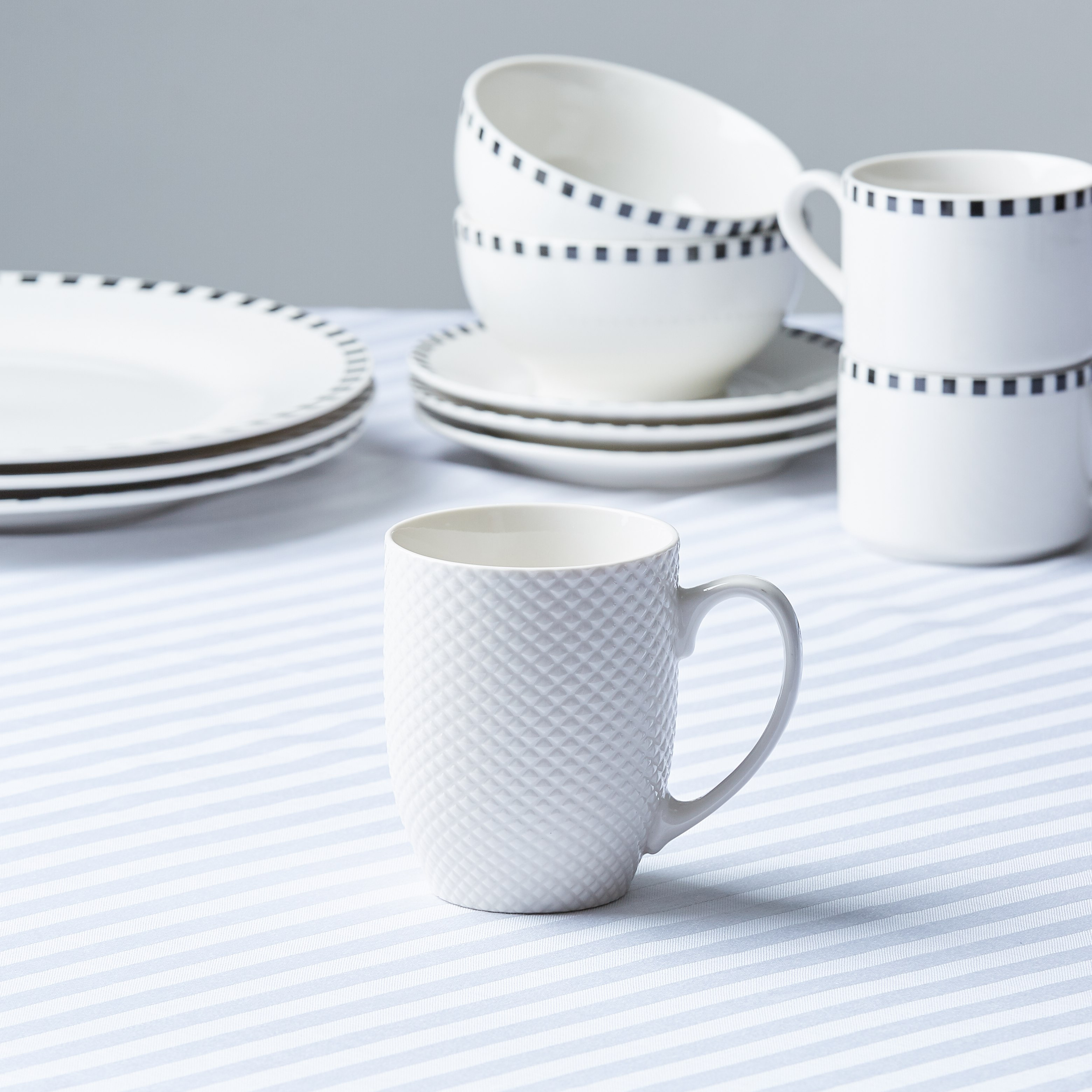 Embossed Mug  - 280 ml-hbxdecorandfurnishings-tabletop-crockery-image-1