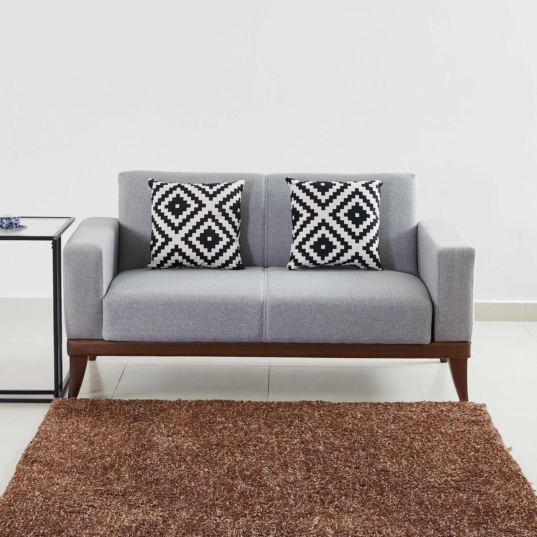 كنبة سرير قماشيّة مقعدين مع وسائد صغيرة بطبعات من تريانا-hbxlivingroom-sofasandarmchairs-sofas-image-1