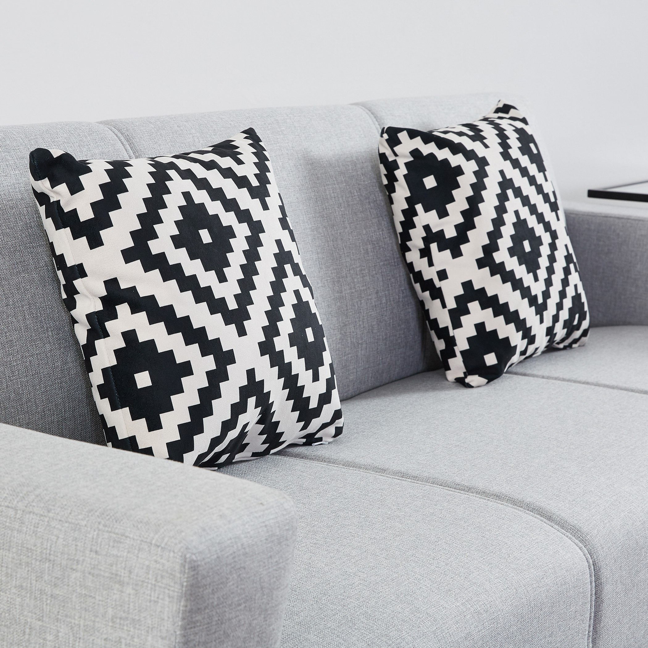 كنبة سرير قماشيّة 3 مقاعد مع وسادتين بطبعات من تريانا-hbxlivingroom-sofasandarmchairs-sofas-image-3