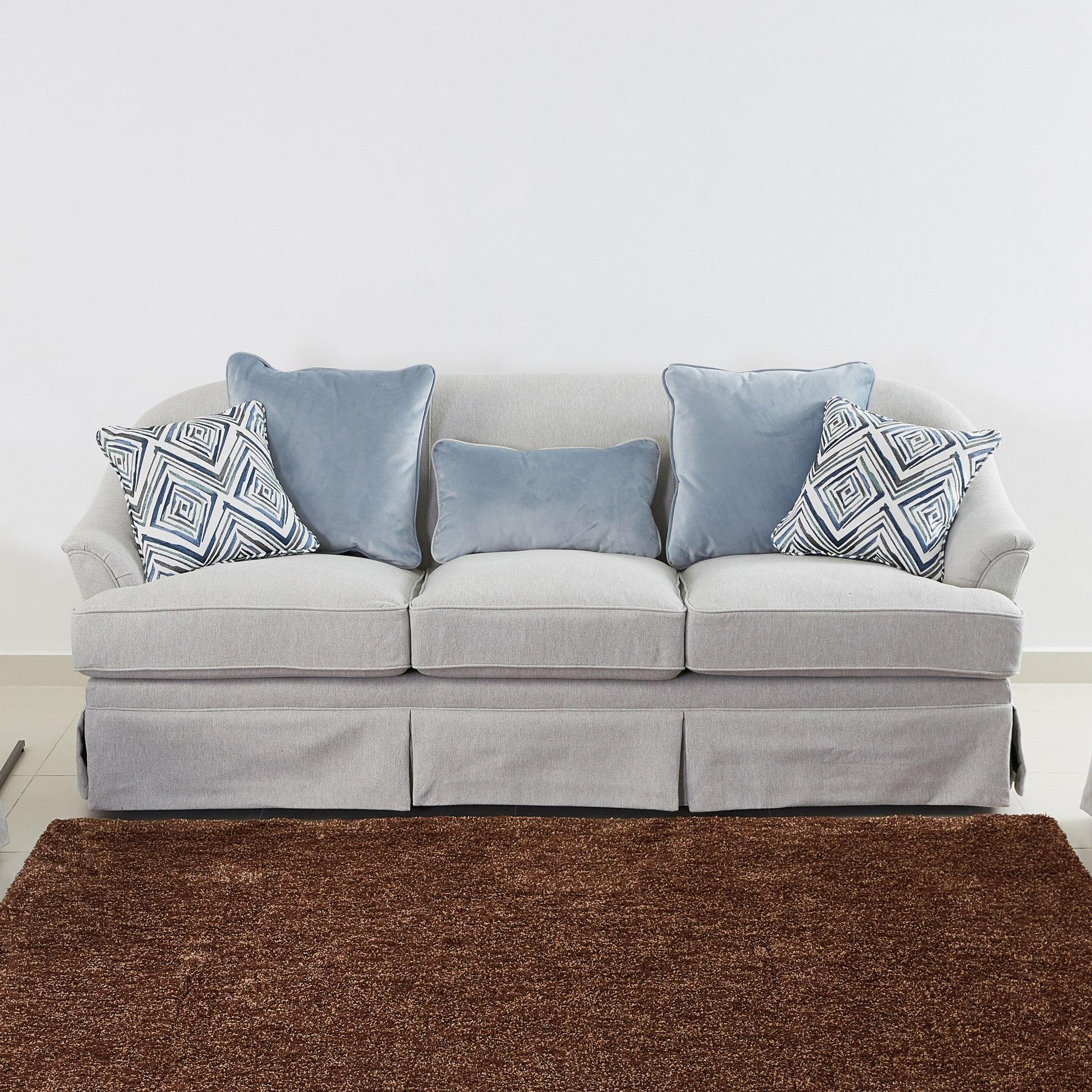 كنبة بثلاث مقاعد ووسائد مبعثرة من أوكسفيلا-hbxlivingroom-sofasandarmchairs-sofas-image-2