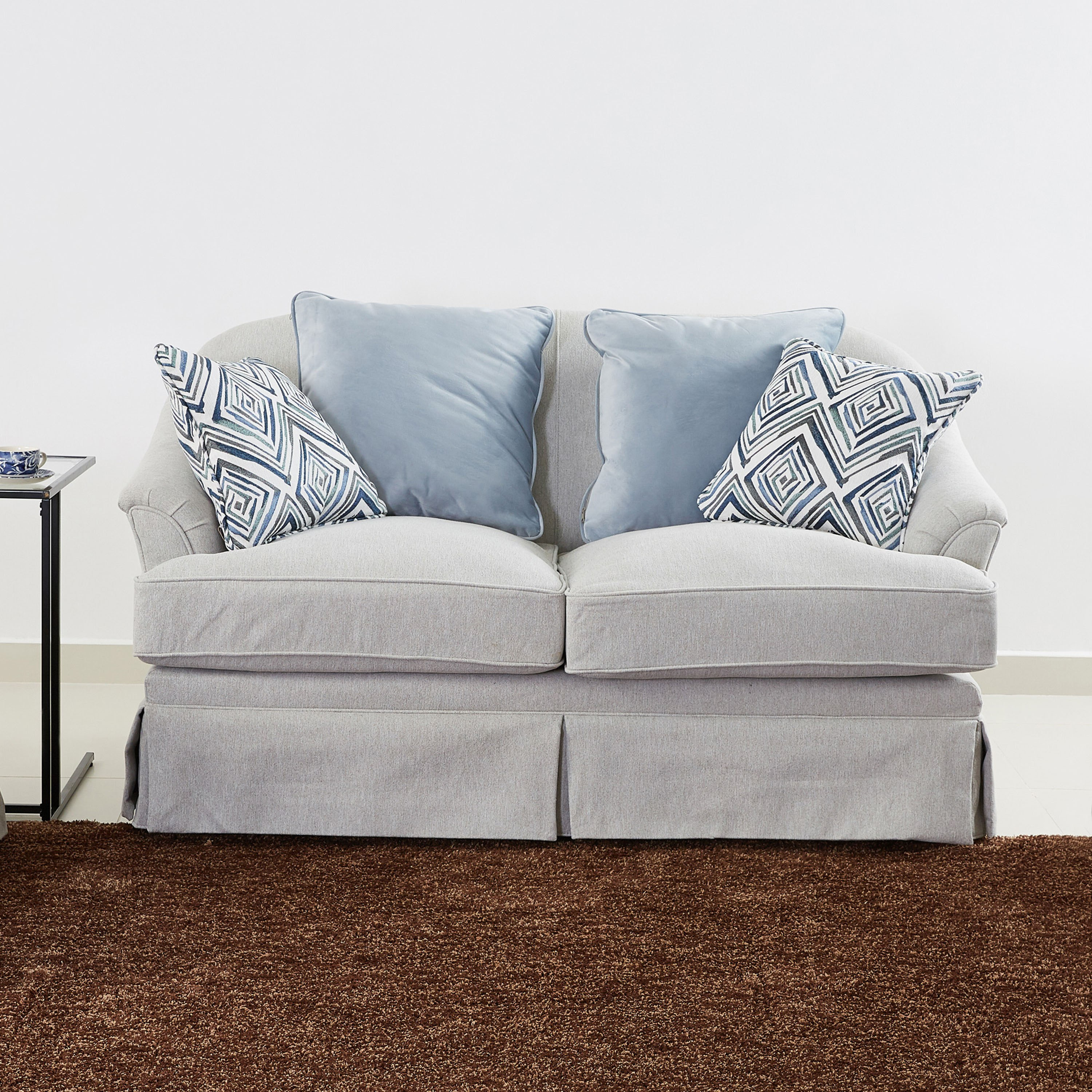 كنبة بمقعدين ووسائد مبعثرة من أوكسفيل-hbxlivingroom-sofasandarmchairs-sofas-image-1