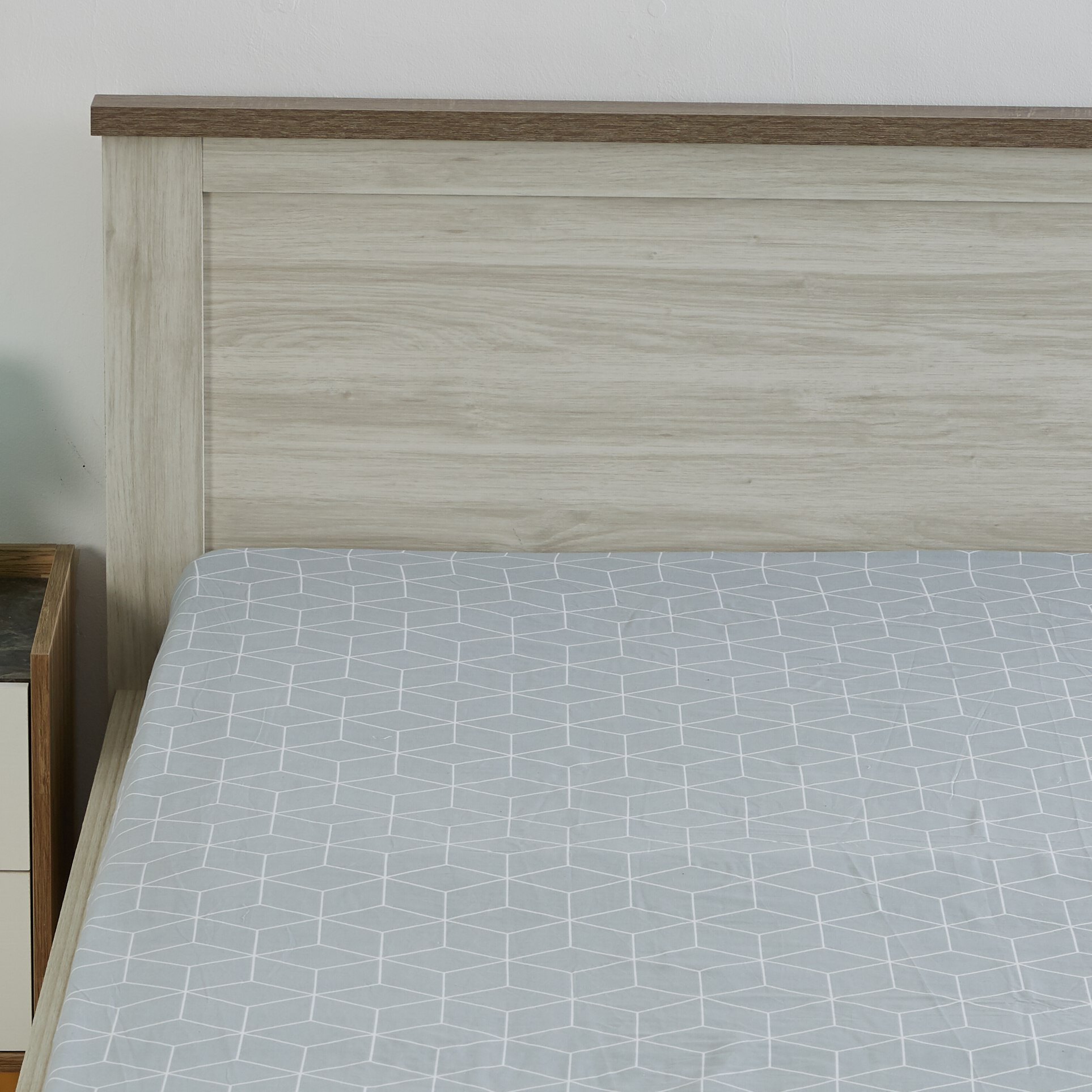 شرشف مطّاطي كينج بطبعات مكعّبات من جيان - 180x200 سم-hbxhomeware-bedding-fittedsheets-image-2