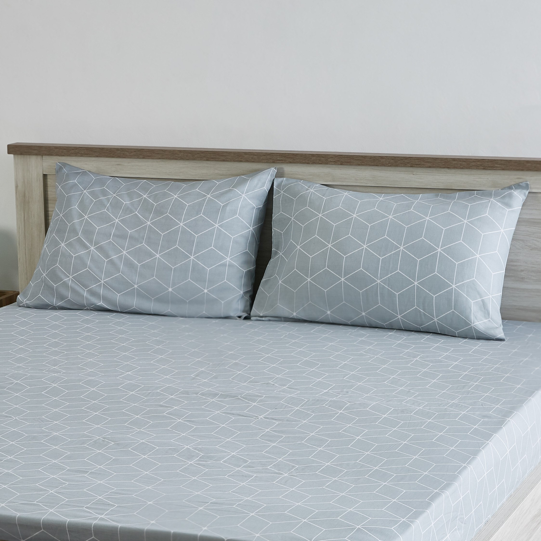 طقم غطاء وسادة قطعتين بطبعات مكعّبات من جيان- 50x75 سم-hbxhomeware-hbxbedroom-image-1