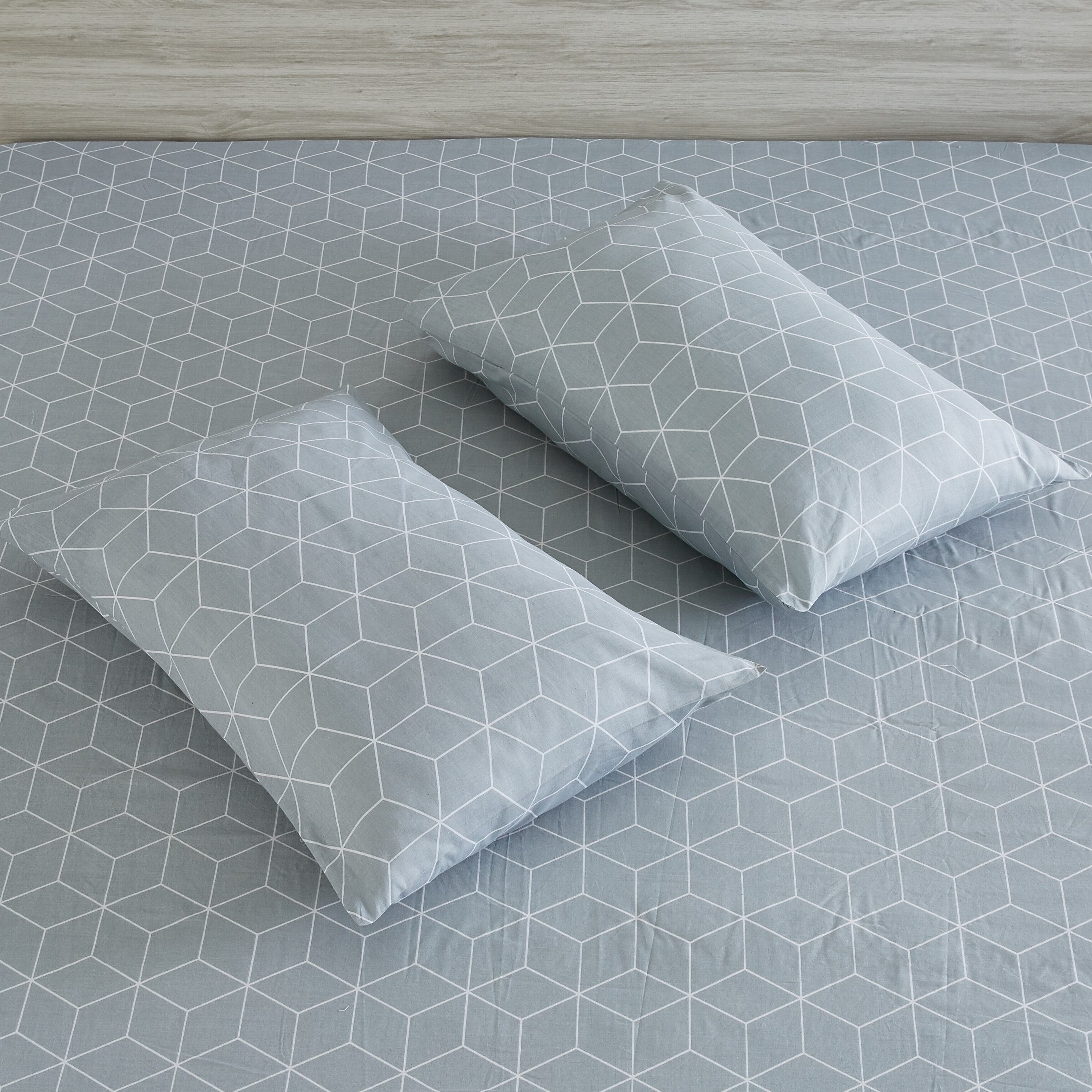 طقم غطاء وسادة قطعتين بطبعات مكعّبات من جيان- 50x75 سم-hbxhomeware-hbxbedroom-image-2