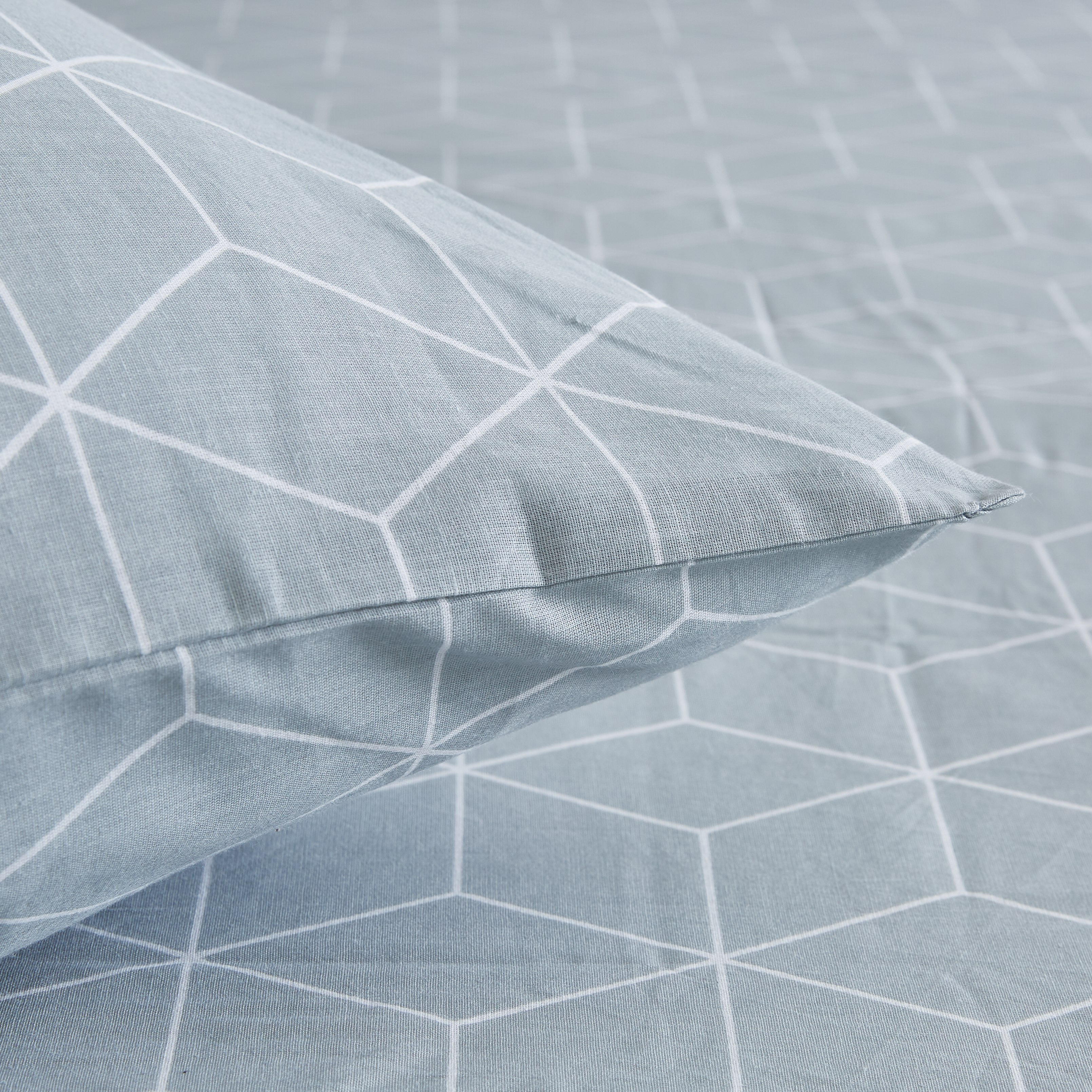 طقم غطاء وسادة قطعتين بطبعات مكعّبات من جيان- 50x75 سم-hbxhomeware-hbxbedroom-image-4