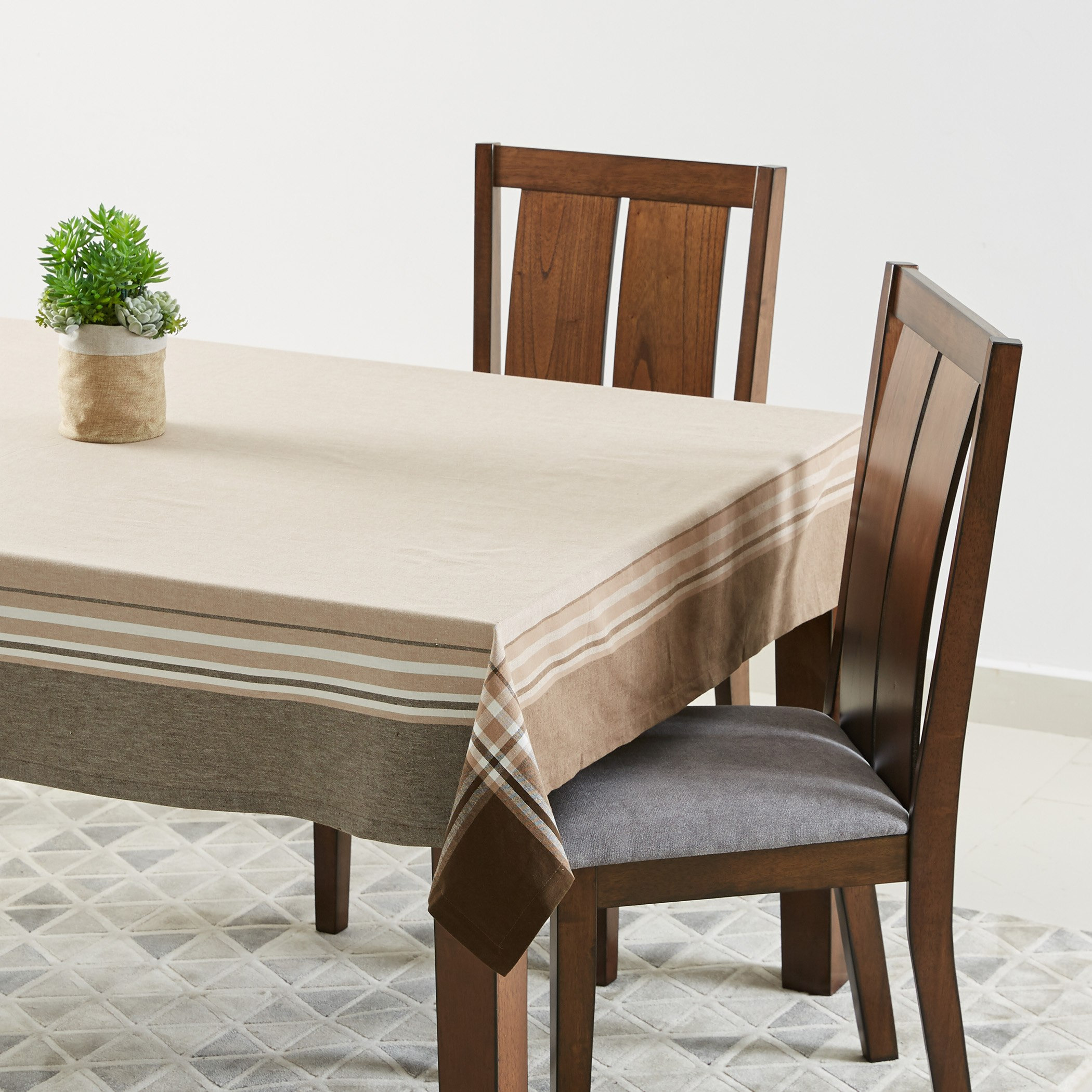غطاء طاولة مقلّم نايتيف - 130x170 سم-hbxdecorandfurnishings-homefurnishings-tablelinens-image-1