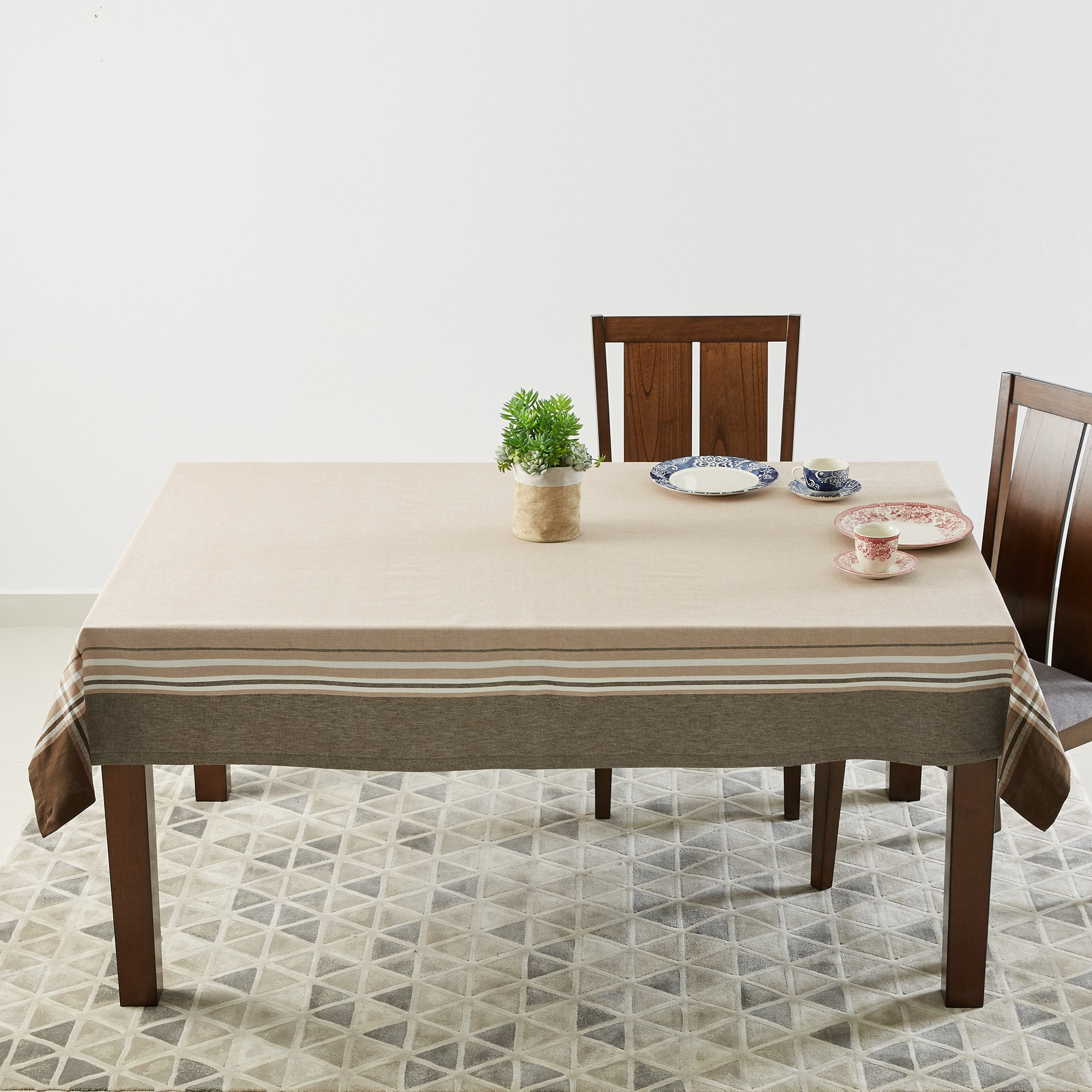 مفرش طاولة مستطيلي مقلّم- 150x250سم-hbxdecorandfurnishings-homefurnishings-tablelinens-image-4