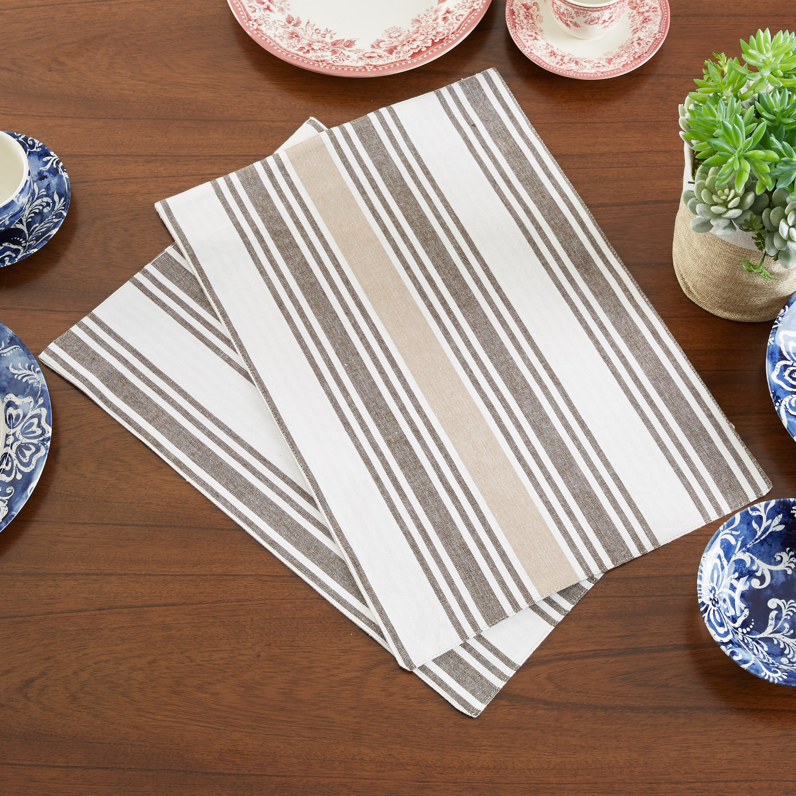 لبادة صحون مخططة على الوجهين  - طقم من قطعتين-hbxdecorandfurnishings-homefurnishings-tablelinens-image-1