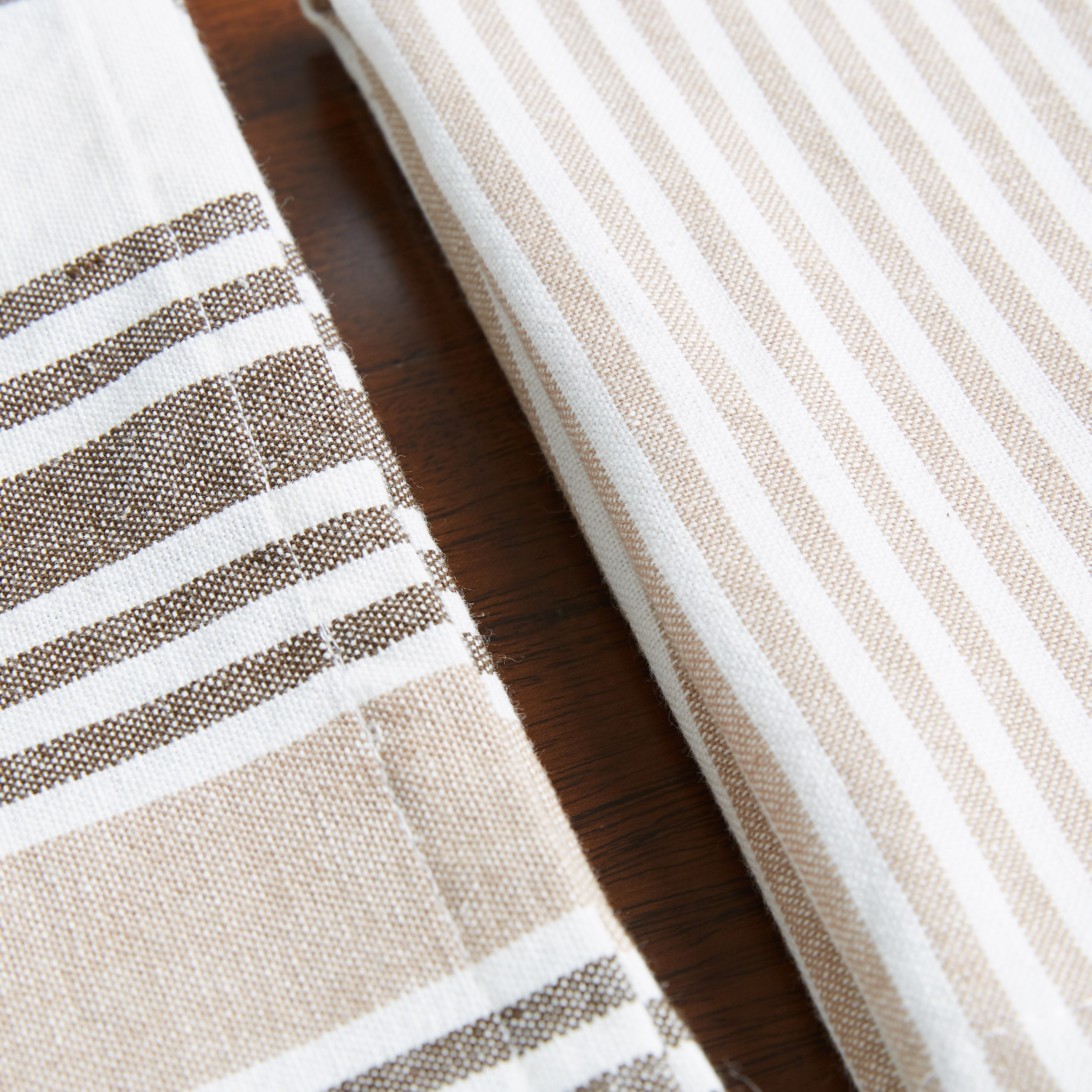 طقم مناديل مقلّمة  ـ من قطعتين-hbxdecorandfurnishings-homefurnishings-tablelinens-image-3