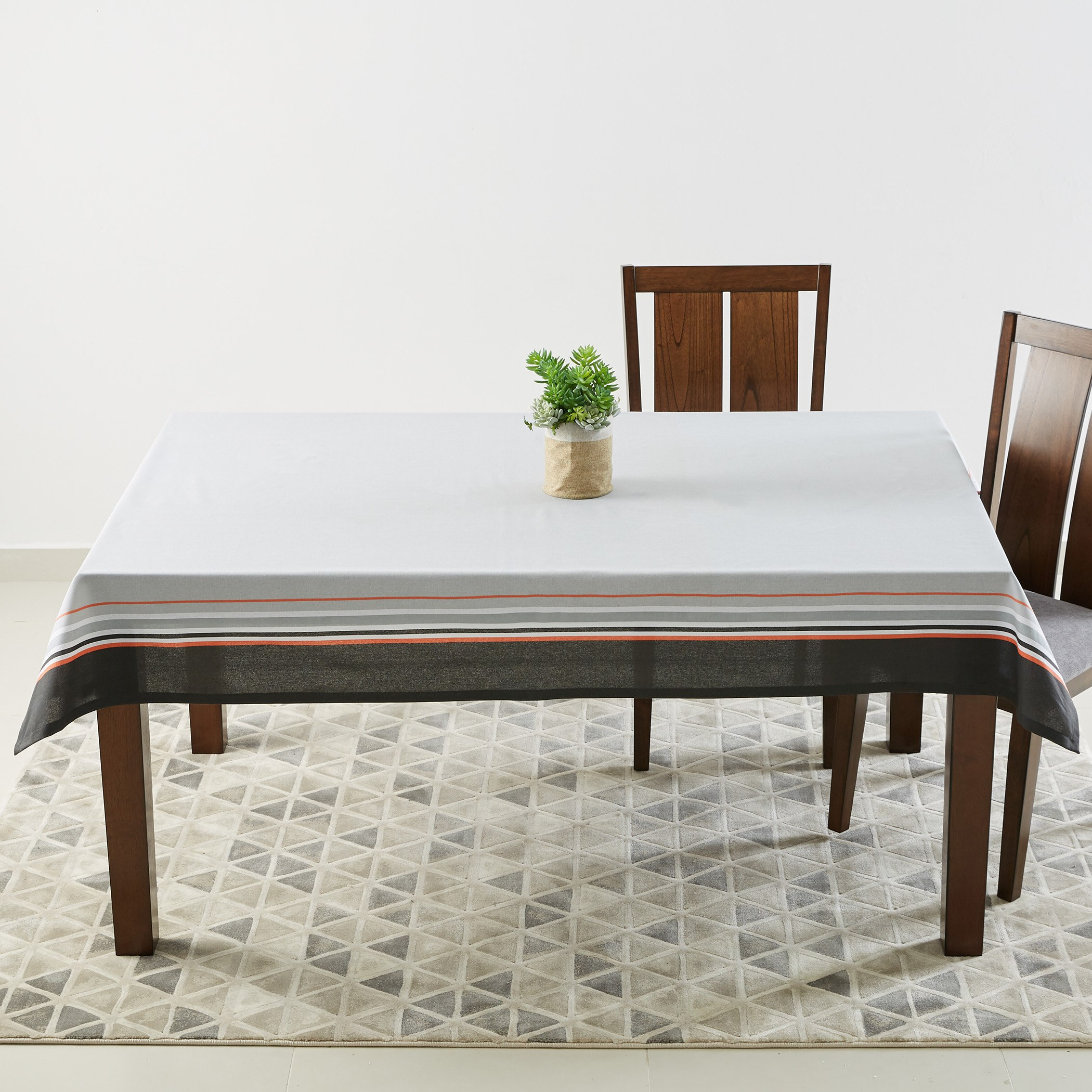 مفرش طاولة مقلّم من أدور - 130x170سم-hbxdecorandfurnishings-homefurnishings-tablelinens-image-2