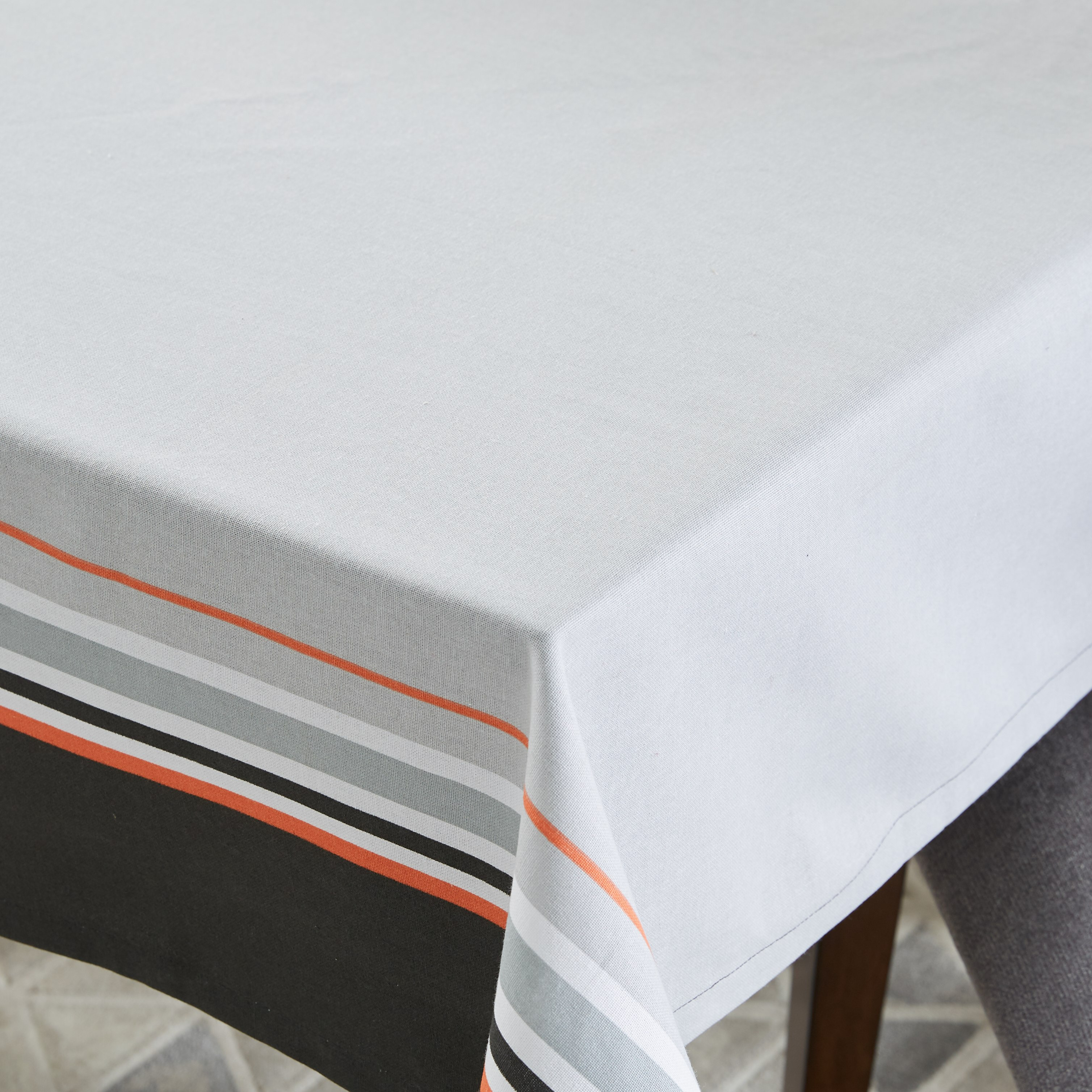 غطاء طاولة مقلّم أدوري - 150x200 سم-hbxdecorandfurnishings-homefurnishings-tablelinens-image-3
