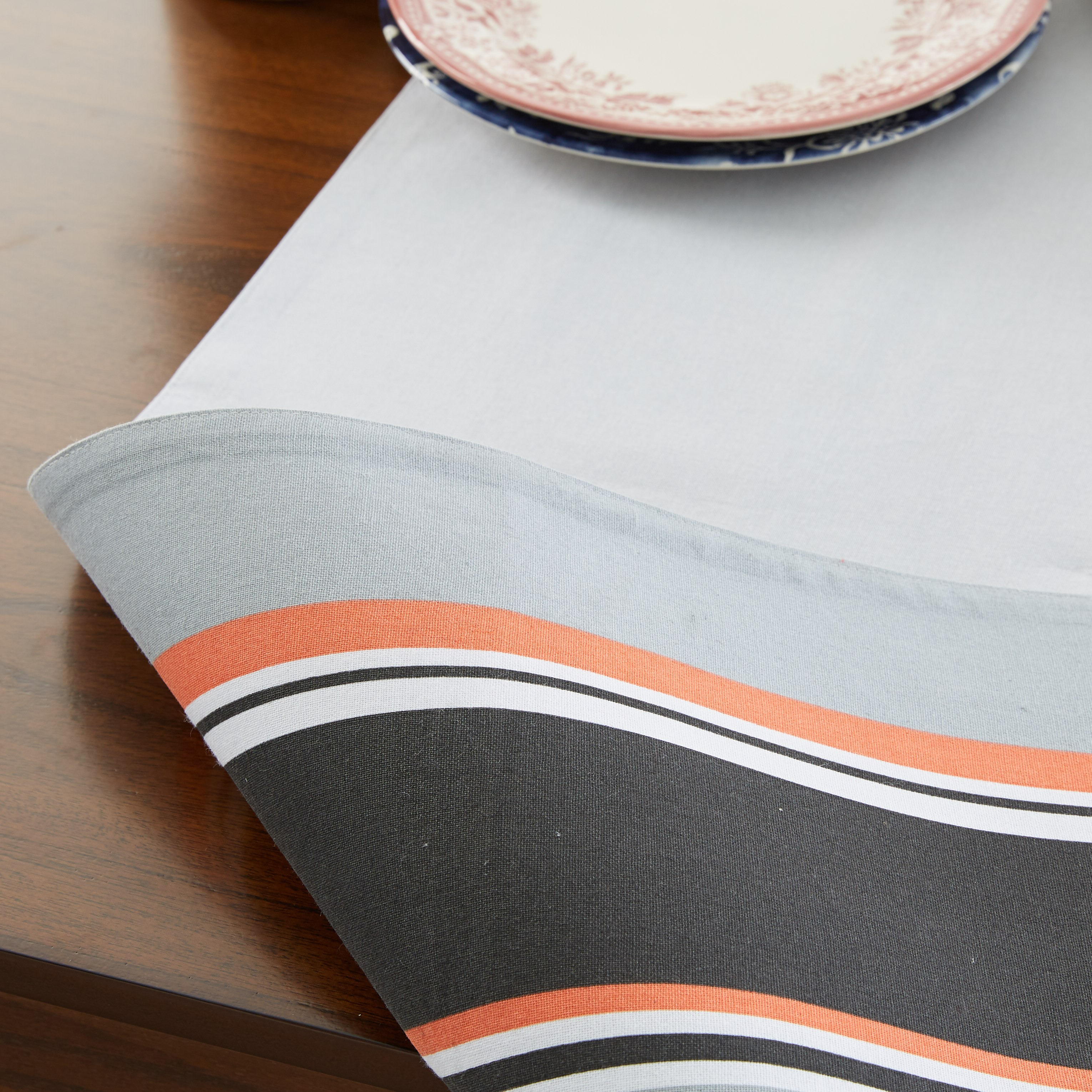 Adore Reversible Printed Table Runner-hbxdecorandfurnishings-homefurnishings-tablelinens-image-2